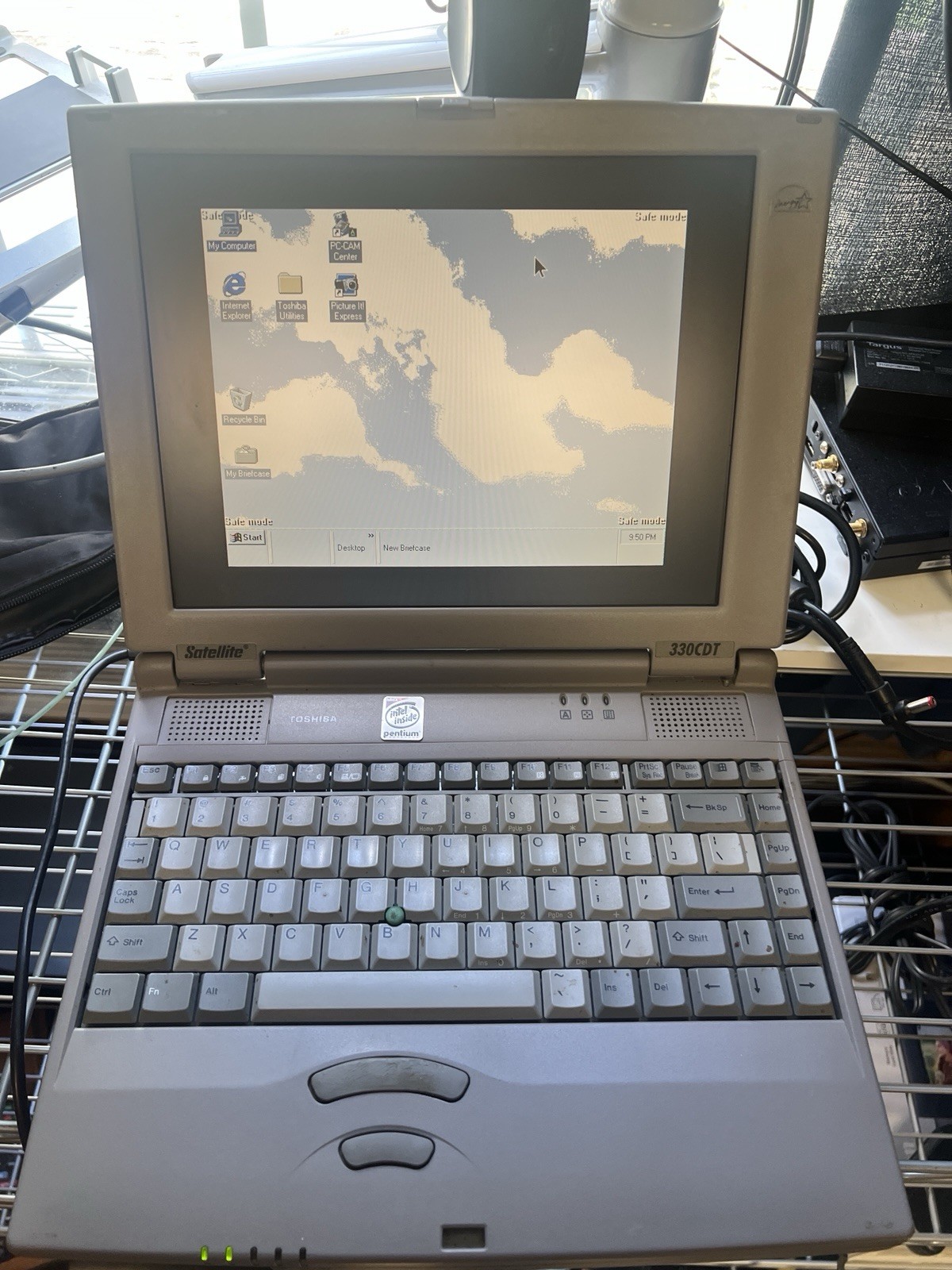 Vintage Toshiba Satellite 330CDT Intel Pentium MMX Windows 95 For Rebuild Parts