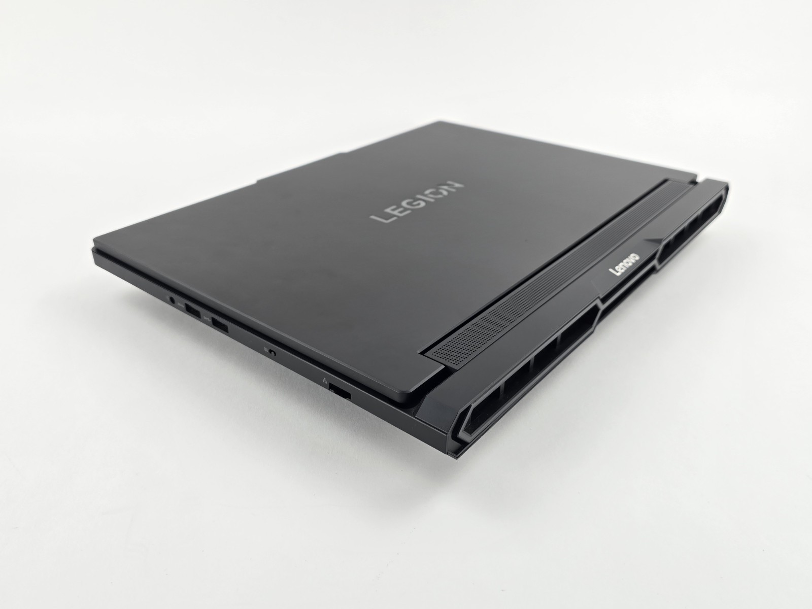 Lenovo Legion Pro 7i 16IAX10H 16″ 2.5K OLED Ultra 9 275HX 32GB 1TB RTX 5080 Good