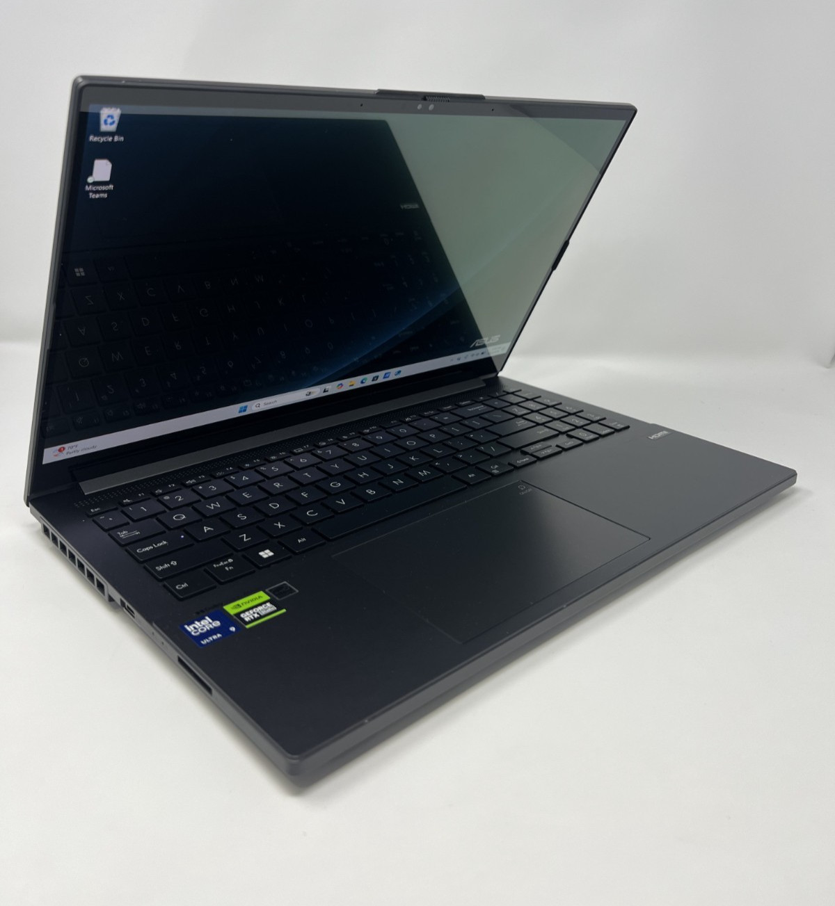 ASUS Vivobook Pro 15 Q543M Ultra 9 185H 24GB 2TB RTX 3050 OLED Dents