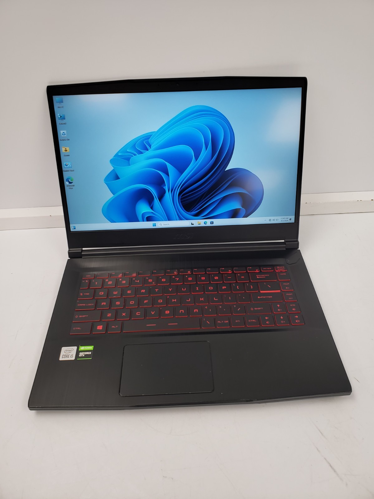 (82890-1) MSI MS-16R5 Gaming Laptop