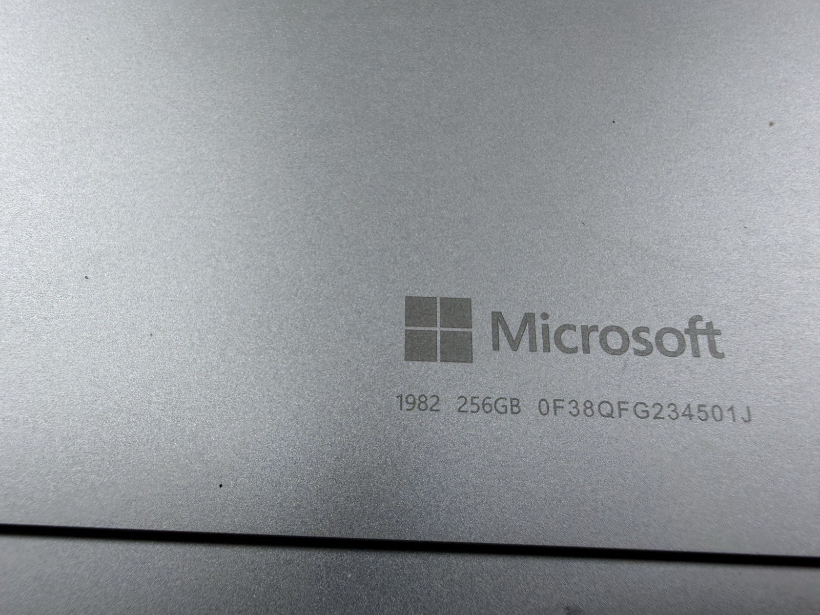 Microsoft Surface Pro 8 (1982) i5-1145G7 – 16GB RAM – 256GB 120Hz – Win 11 Pro