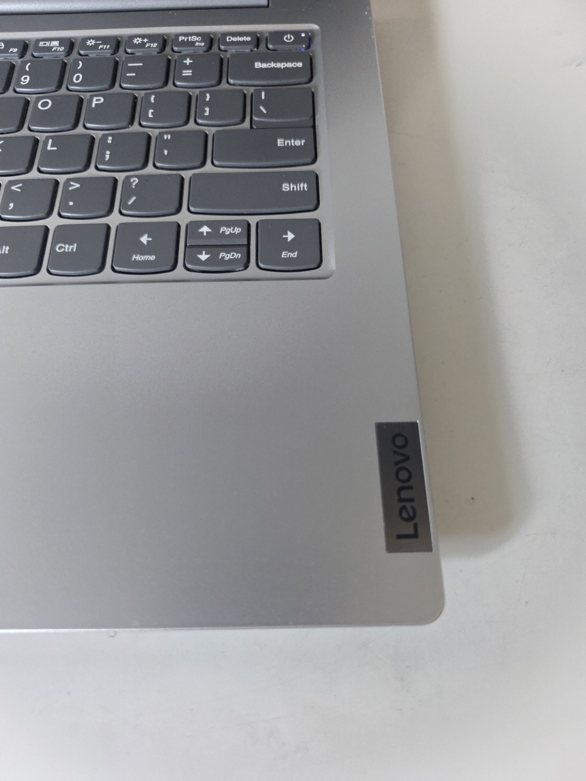 Lenovo IdeaPad Slim 1-14AST-05 AMD A6-9220E 1.6GHz 4 GB 64 GB EMMC