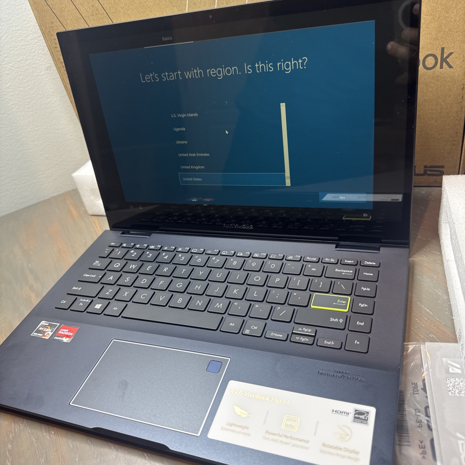 Asus VivoBook Flip 14″ Touchscreen Laptop R5-5500U 8GB 512GB SSD W10H