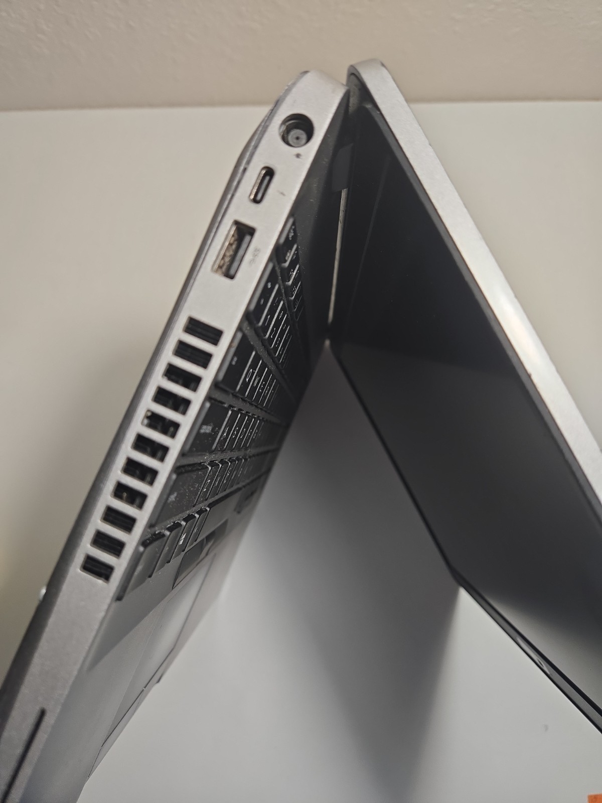 Dell 15,6″/ i5-10400H/ Camera/../ NO SSD, NO RAM, NO BATTERY, NO AC/ TESTED#16