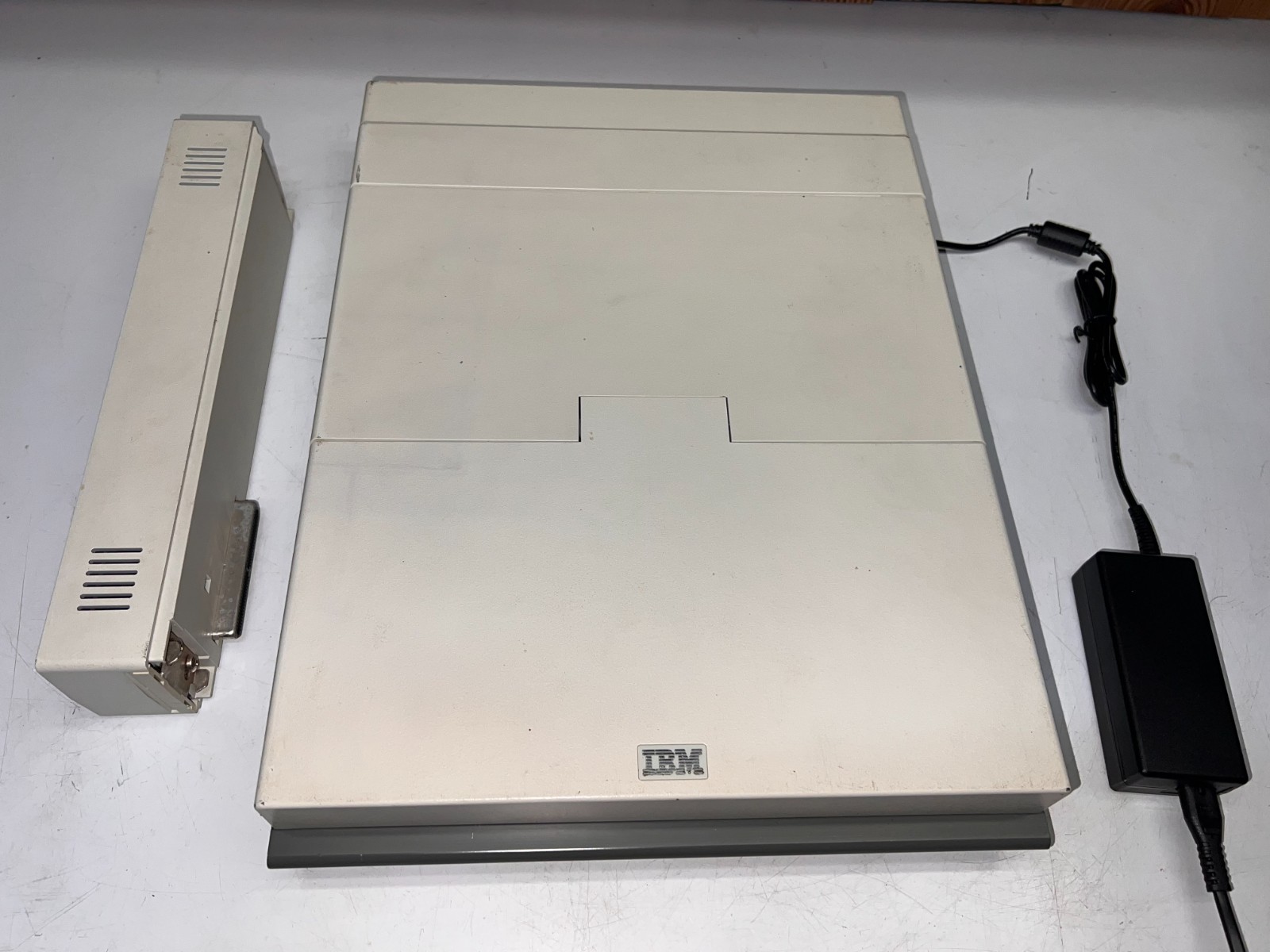 1986 IBM 5140 PC Convertible Portable Laptop with Power Supply