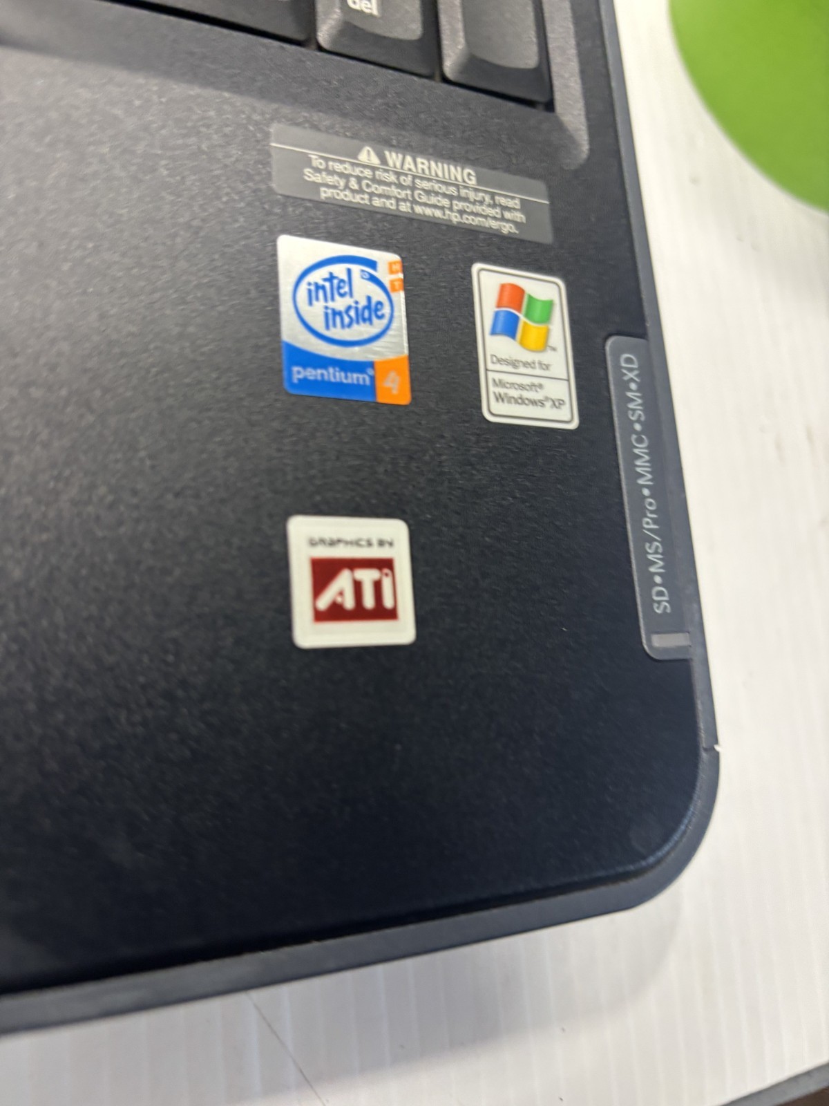 HP COMPAQ NX9600 – FOR PARTS/REPAIR hass ddr2 ram and 80gb at disc drive