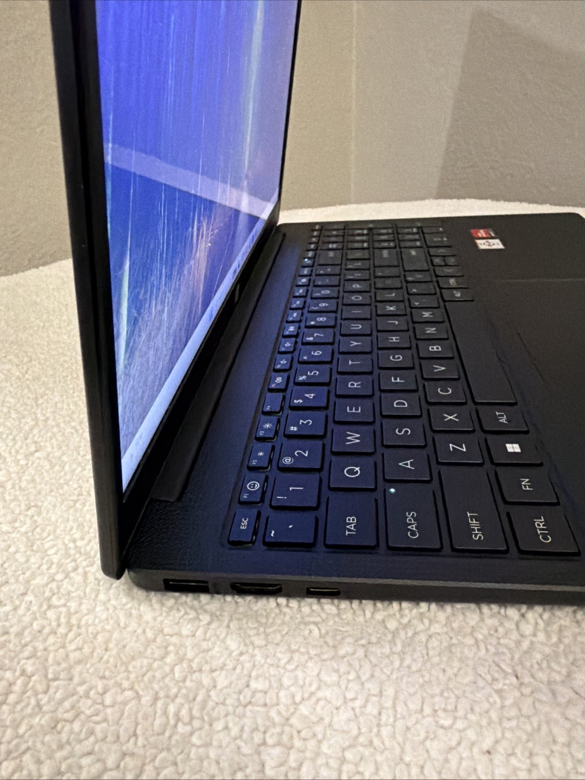 HP Laptop 15-fc0047nr AMD 2.4GHz – 256 SSD -8GB Ram Window 11 Mint Condition