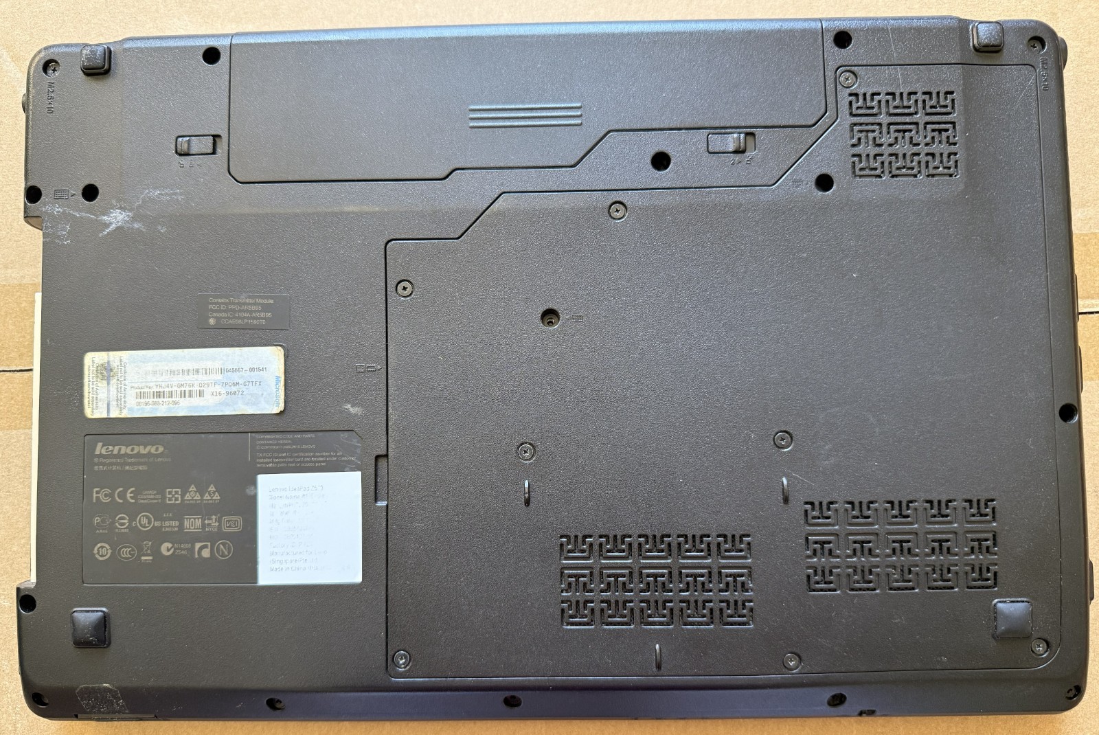 Lenovo IdeaPad Z560 15.6 Laptop Intel i3 M380 2.53 GHz 4 GB RAM 300GB *READ*