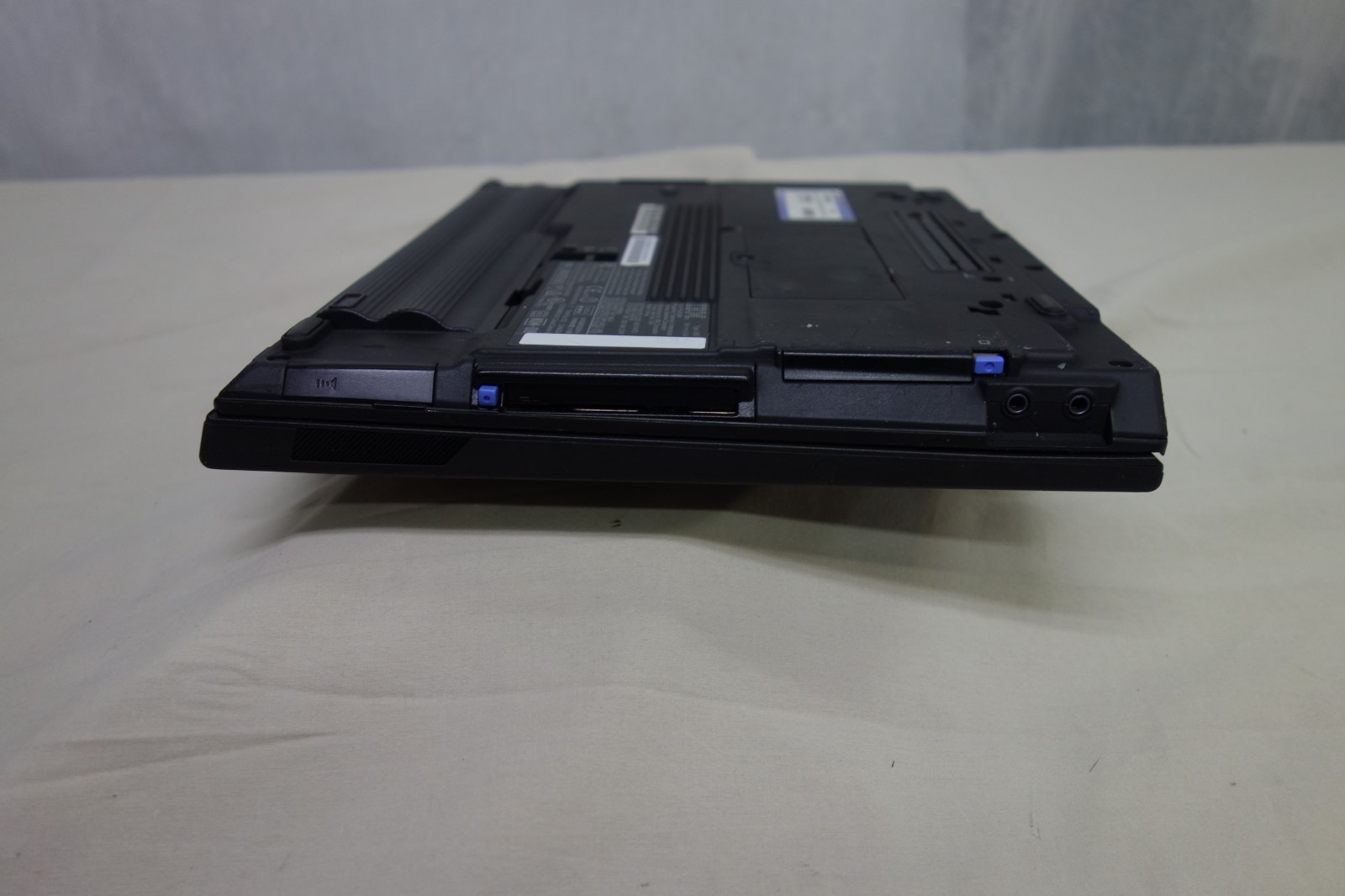 IBM Thinkpad X22 2662 12.1” Laptop Intel Pentium III 800MHz 256MB Screen damage
