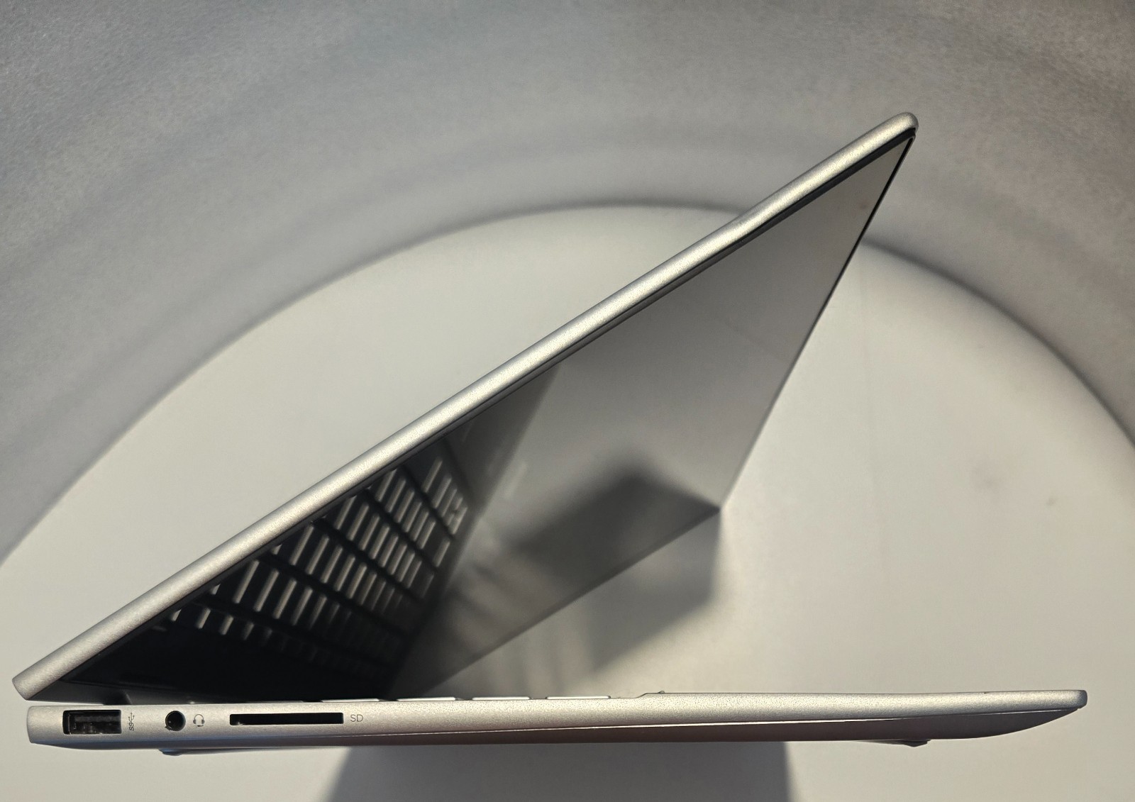 HP Envy x360 15-EW0013DX 15.6″ i5-1235u 1.3GHz 8GB RAM 256GB SSD