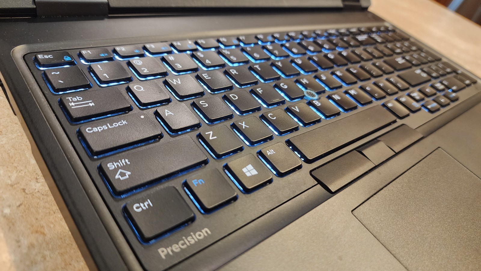 Dell Precision 3520 15.6″ Quad-Core i7-6820HQ 16GB RAM 256GB SSD Quadro M620