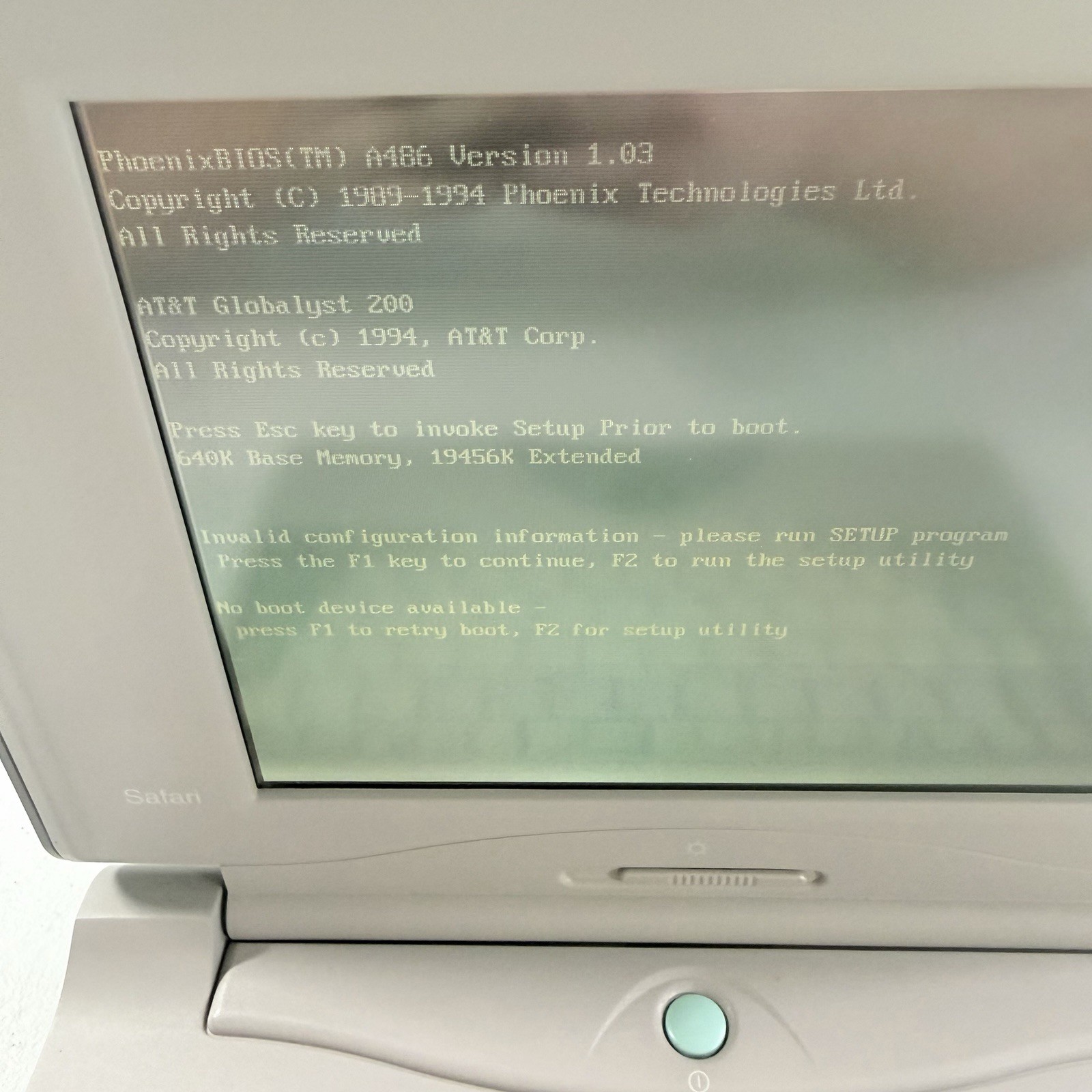 Vintage Retro AT&T Safari 3151 Laptop Computer POWERS ON NO BOOT DEVICE READ