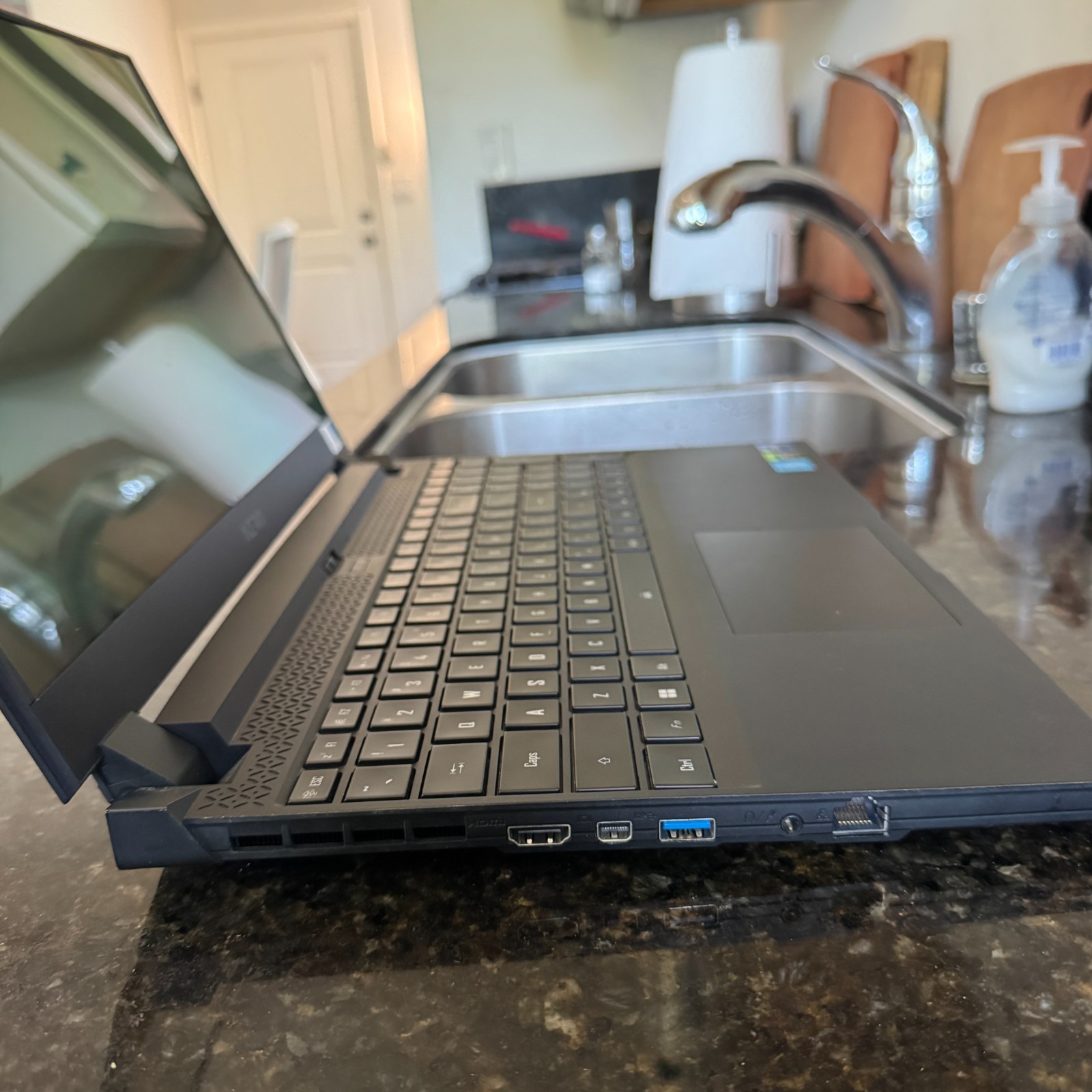 FOR PARTS: GIGABYTE AERO LAPTOP 15.6″ 4K OLED, i7-12700H, 3070 TI, 16GB DDR4