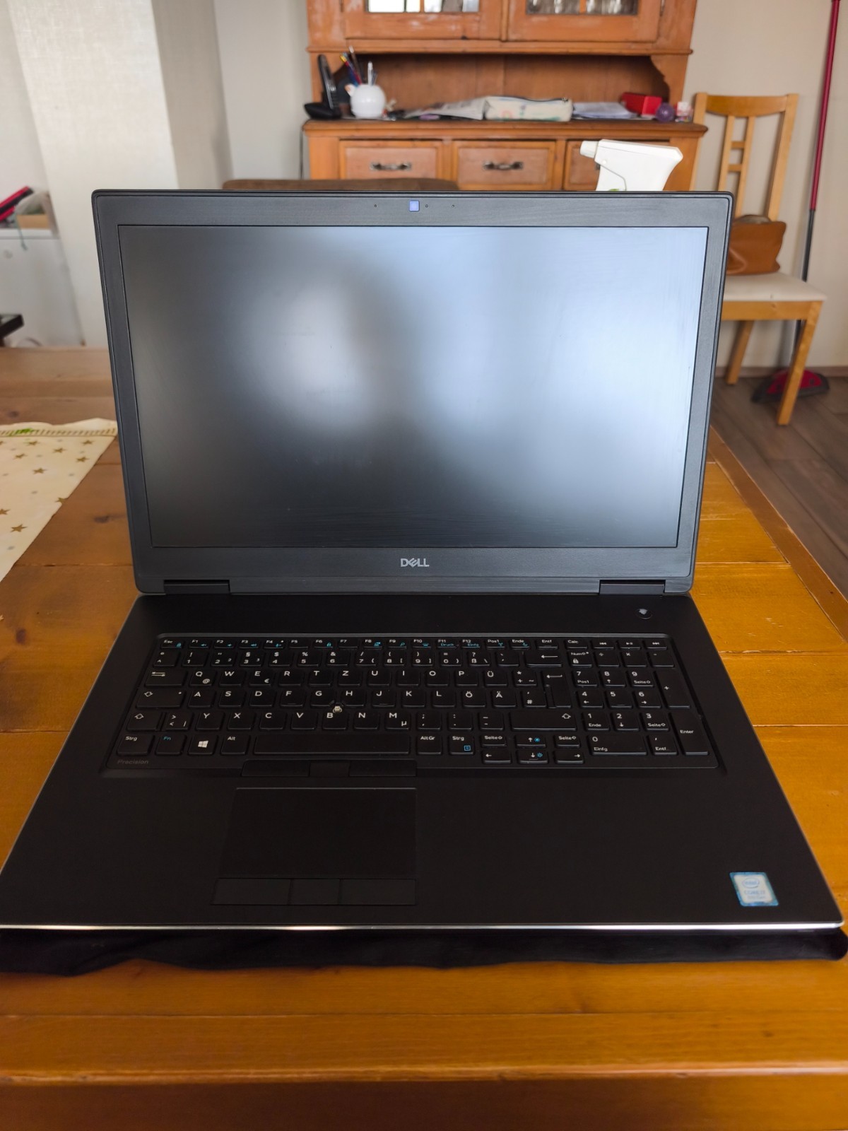Dell Precision 7730 – i7-8750H 2.2GHz (96GB RAM / 512GB SSD / Quadro P3200)