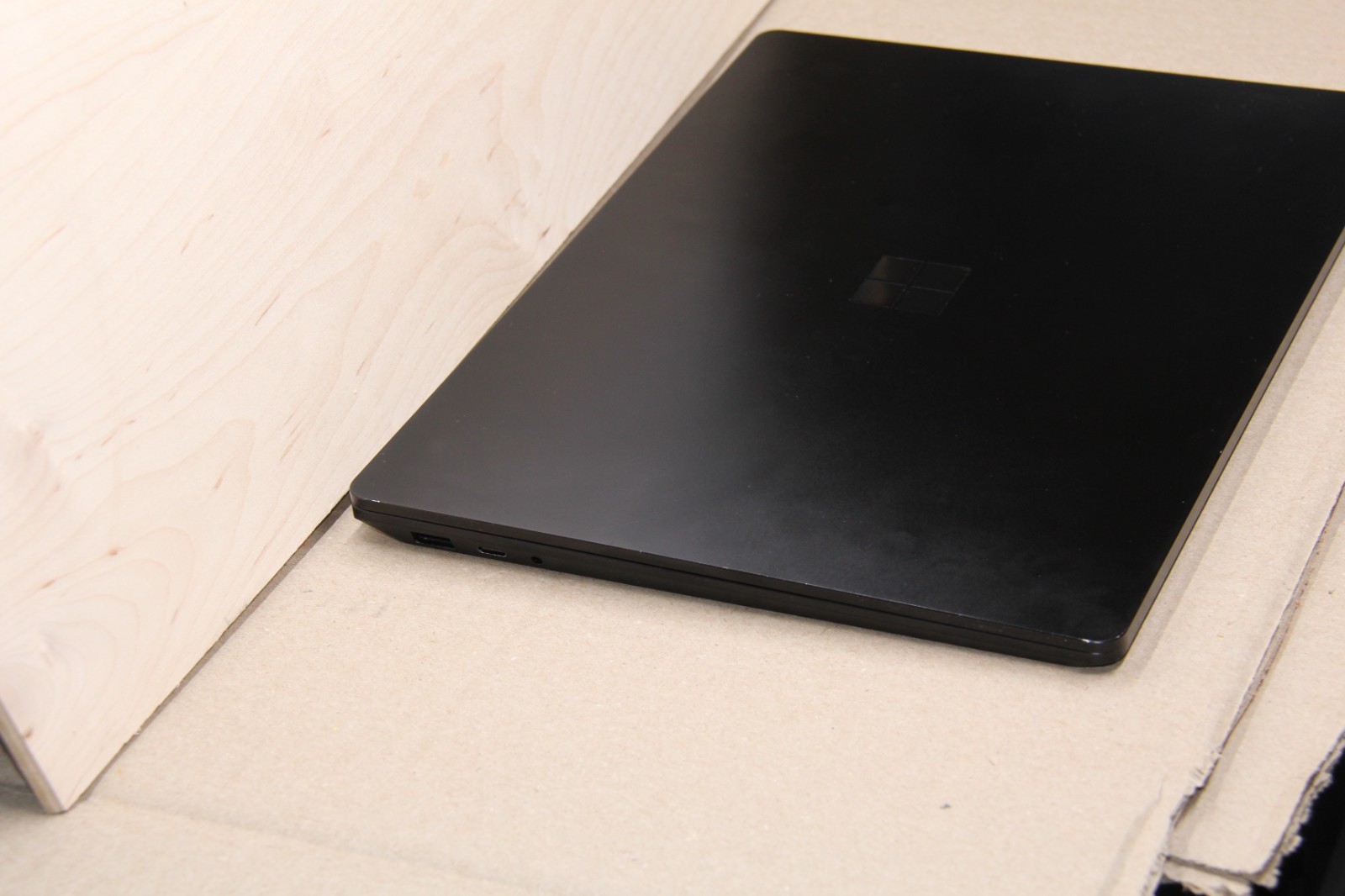 Microsoft Surface Laptop 5 Intel i7-1265U 16GB RAM 256GB SSD 13.5” Touch -Black