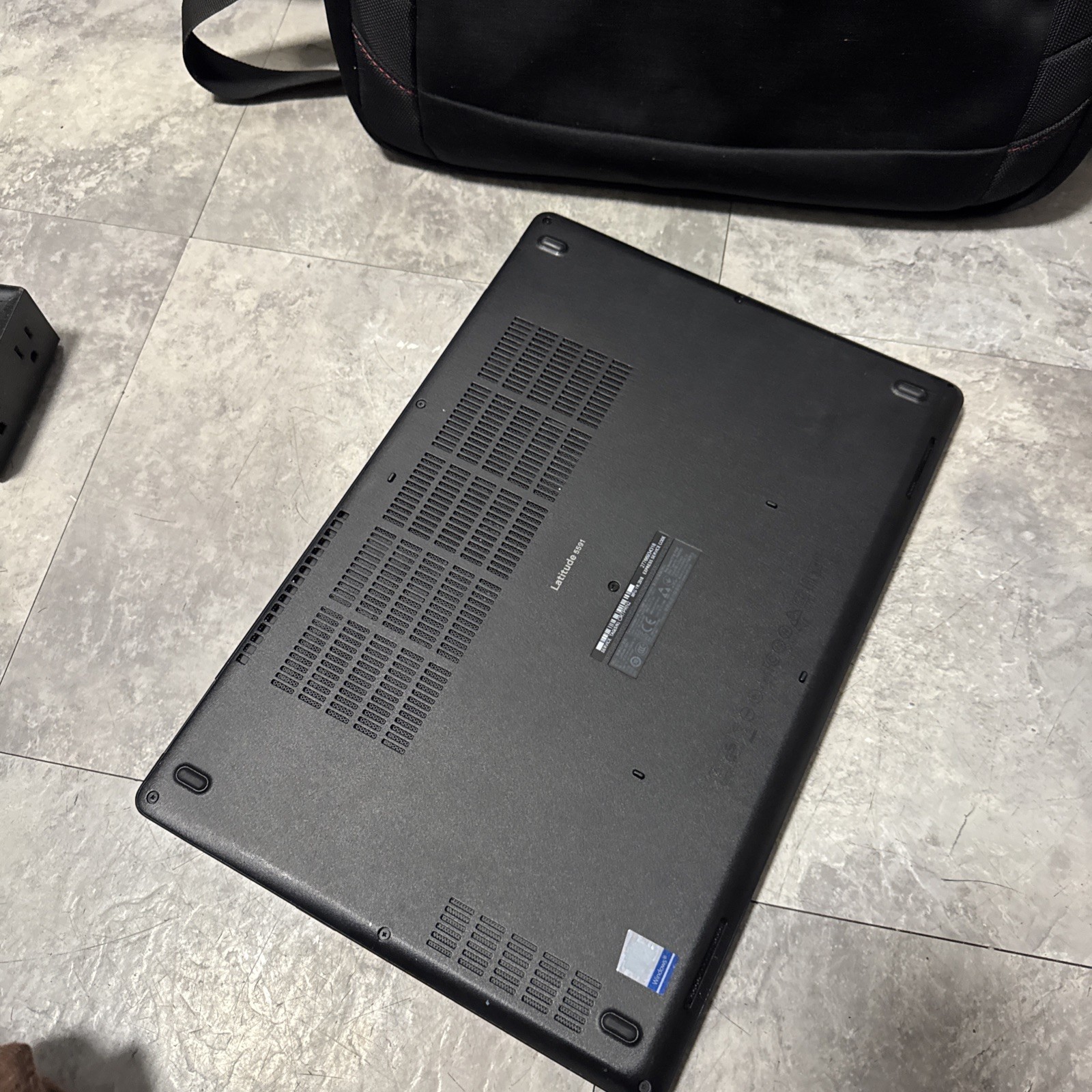 Dell Latitude 5590 15″ i5 8400u 2.4GHz 256GB M.2 SSD 8GB GeForce Webcam W10 Pro