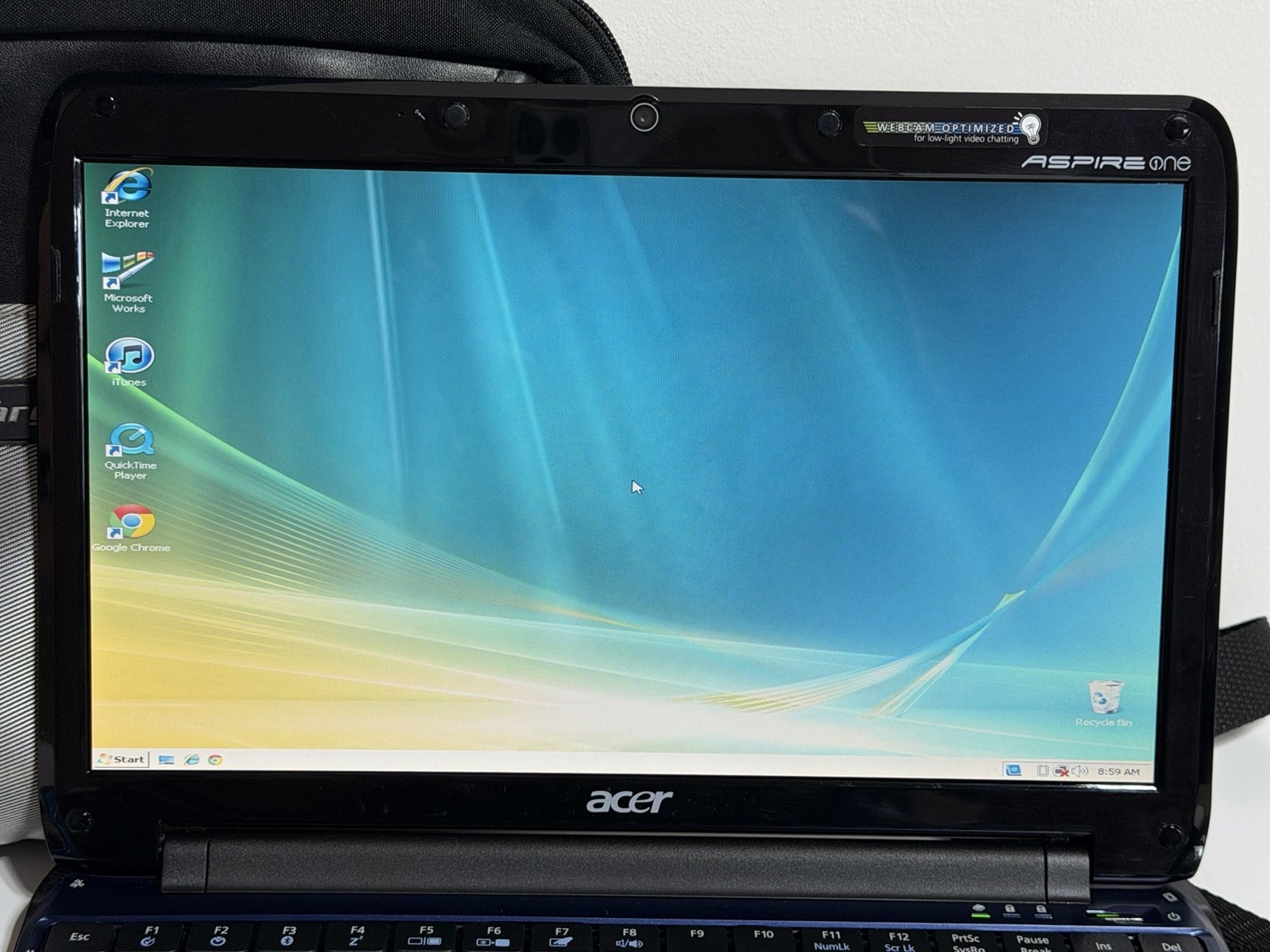 Acer Aspire One Netbook Blue 10.1″ Intel Atom 2GB RAM 80GB HDD Windows 7 Case