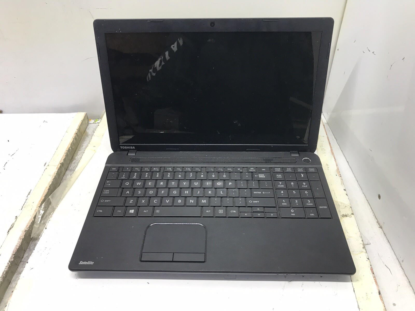 TOSHIBA Satellite C55D-A5163 AMD E1-2100 APU with Radeon HD Graphics @ 1.00GHz