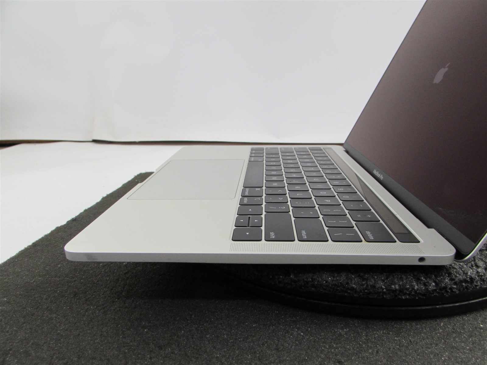 APPLE MACBOOK PRO A2159 2560X1600 CORE I5-8257U 128GB SSD 16GB RAM NO O.S