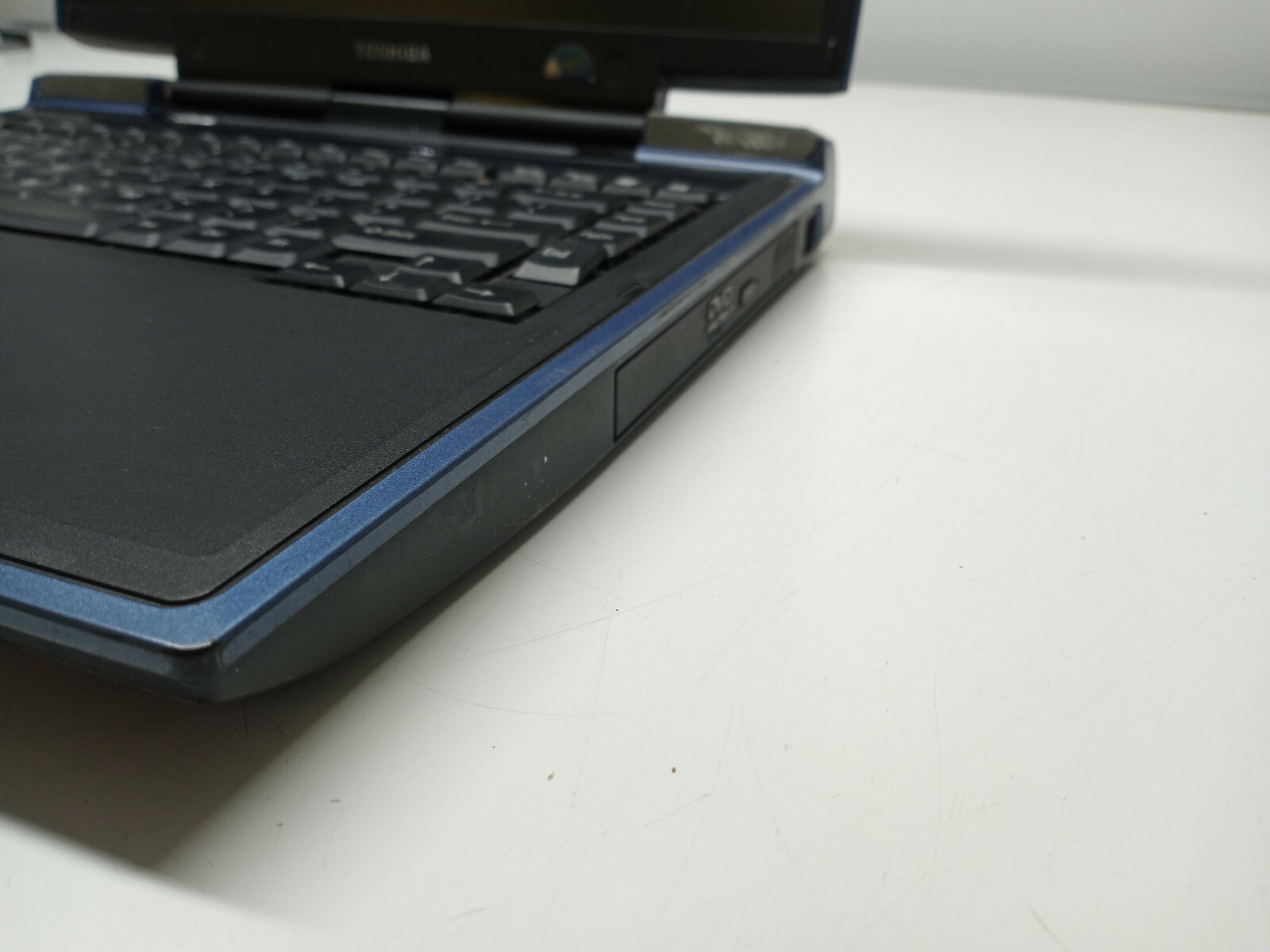 Toshiba Satellite A10-S127 Laptop NO HDD,CPU,Ram No AC Adapter FOR PARTS