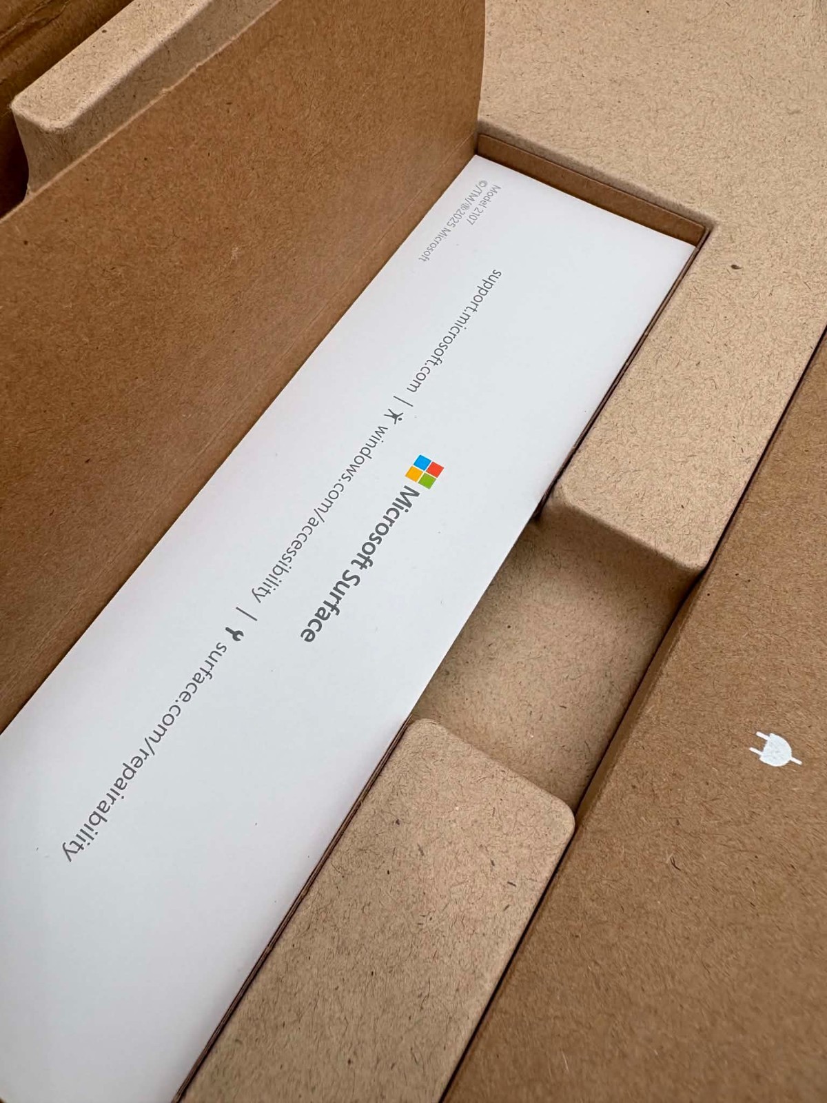 13.8″ Microsoft Surface Business Laptop 7th Ed – Intel Ultra 7 268V, 32GB, 256GB
