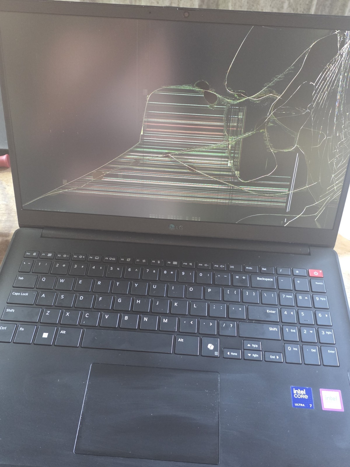 LG gram Book 15.6″ Ultra 7 16GB RAM Laptop Notebook 15U55T-H.AAB4U1 Lcd