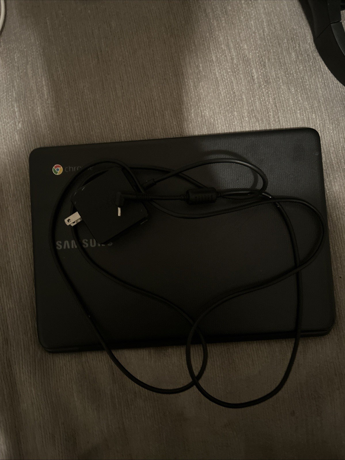 Samsung Chromebook XE303C13 ( Comes With Charger )