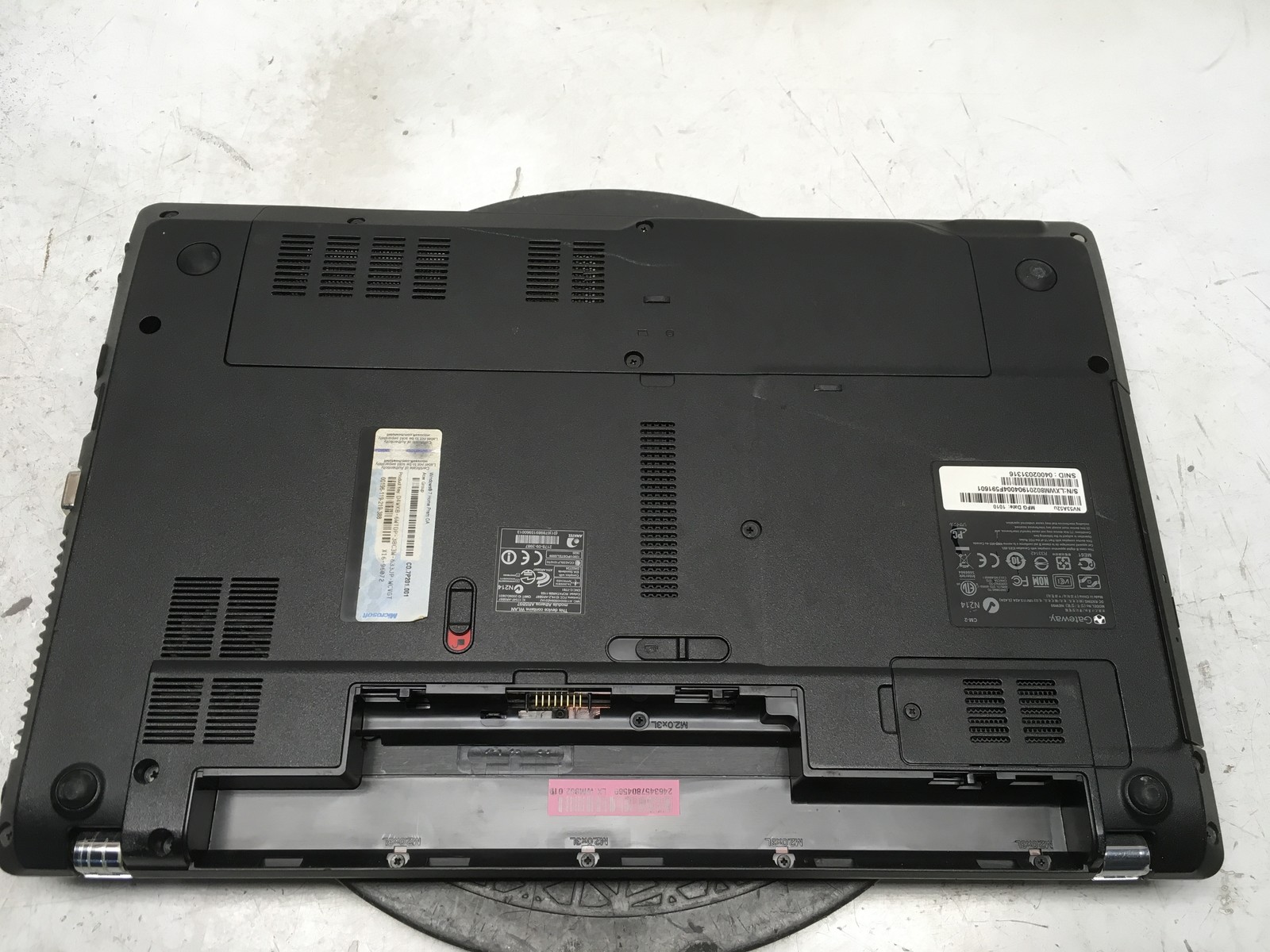 Gateway NV53A52U AMD Turion II P540 2400MHz 4 GB NO HDD No Batt