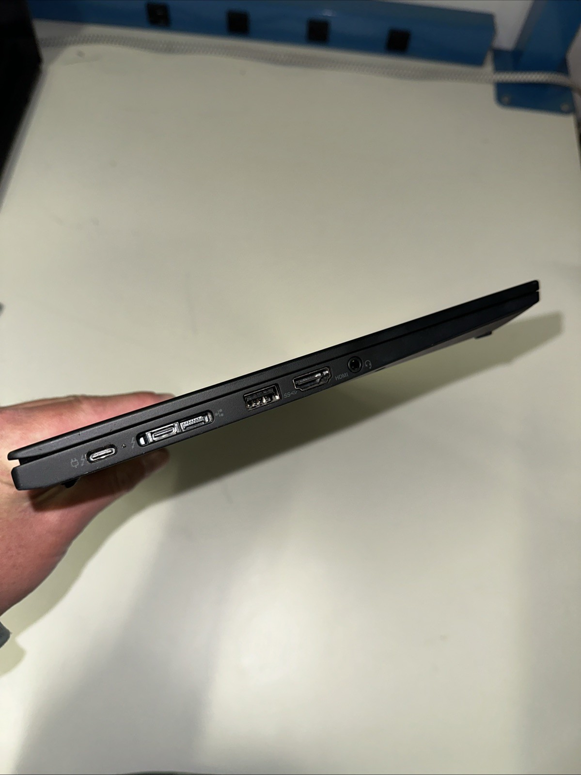 Lenovo ThinkPad X1 Carbon 8th Gen 14″ i7-10610U, 16GB RAM, 512GB SSD, Win 11 Pro
