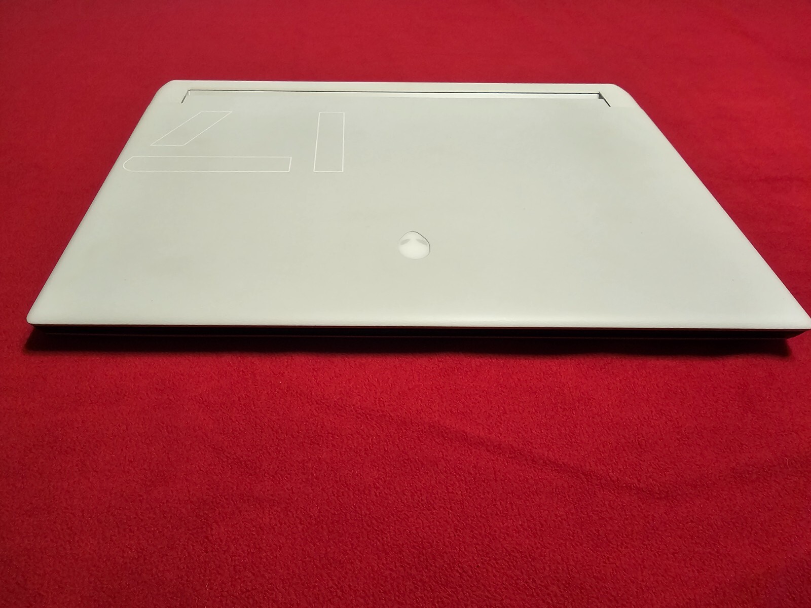 Alienware x17 R1 i9-11980HK 64GB RAM 4TB m2 17.3″ UHD 4K 120Hz RTX 3080