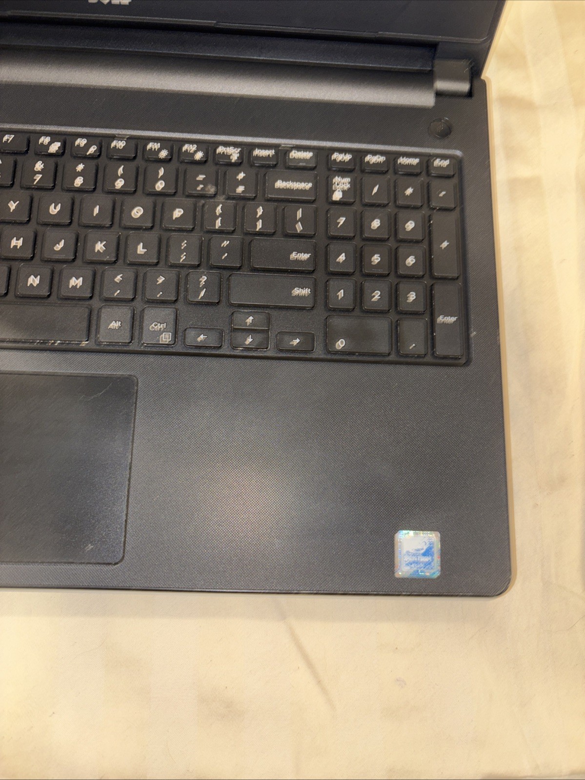 Dell Inspiron 5552 15.6″ Notebook – Pentium N3700 1.60 Ghz, 4 GB, 500 GB, Win 11