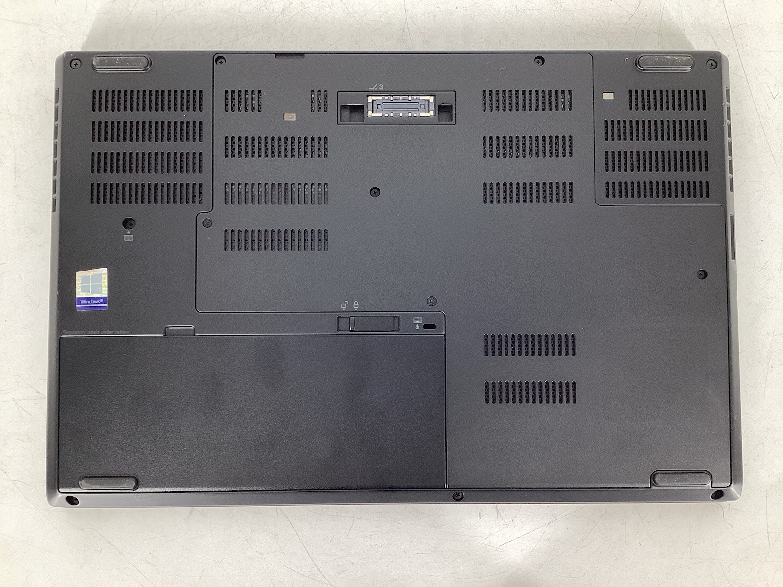 Lenovo ThinkPad P51 15.6″ (i7-7700HQ 2.8GHz Quadro M1200, 32GB, No SSD/OS) No AC