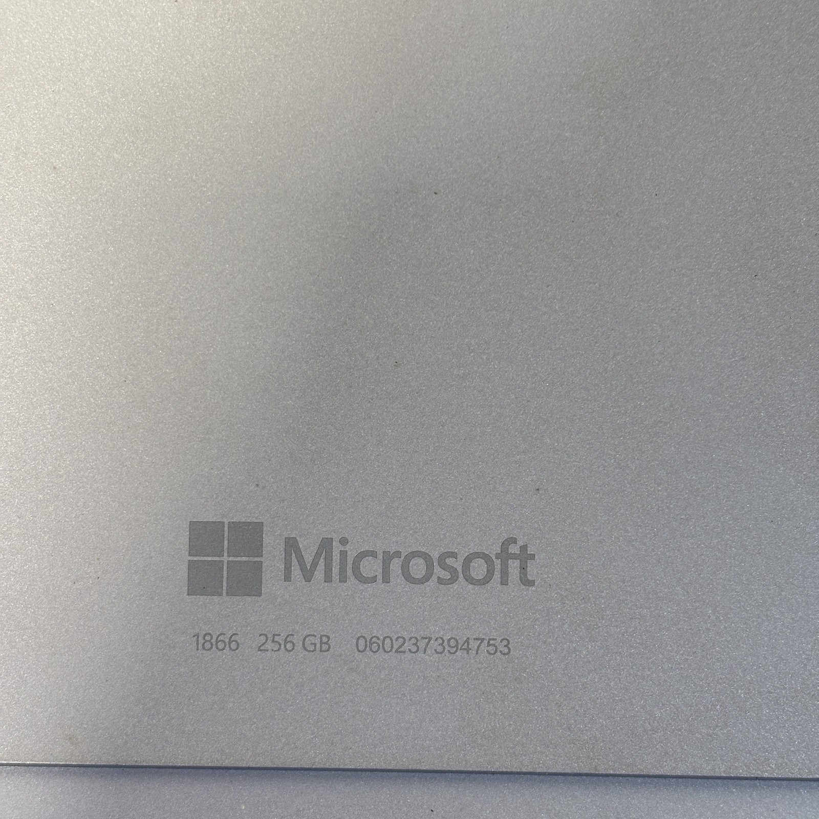 Microsoft Surface Pro7 1866 Intel Core i5-1034G4 1.10GHz 8GB RAM 256GB SSD 12.3″