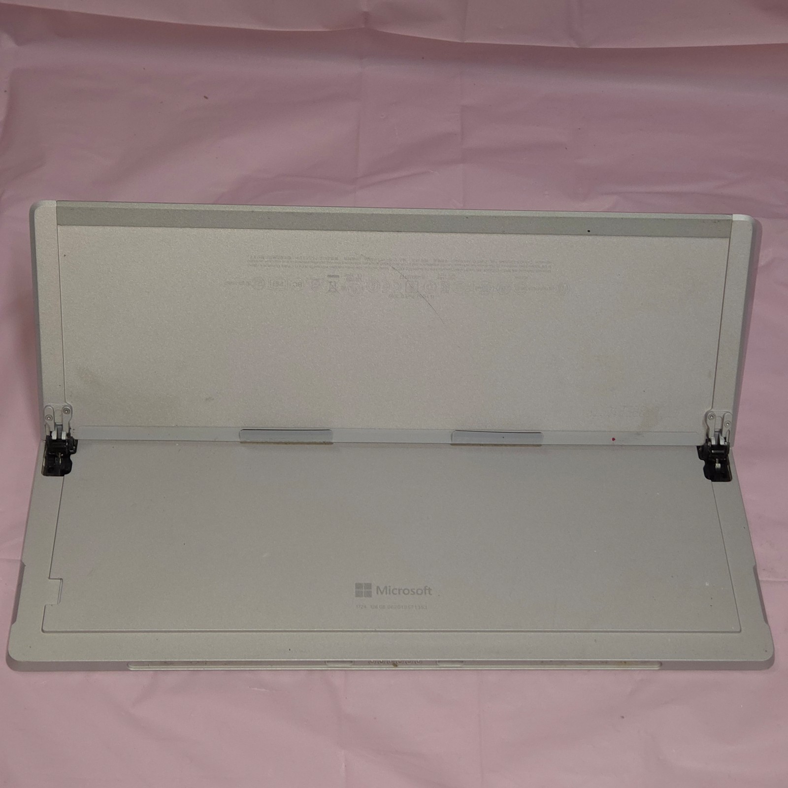 Microsoft Surface Pro 5 1724 128GB Intel Core i5 Cracked Screen For Parts