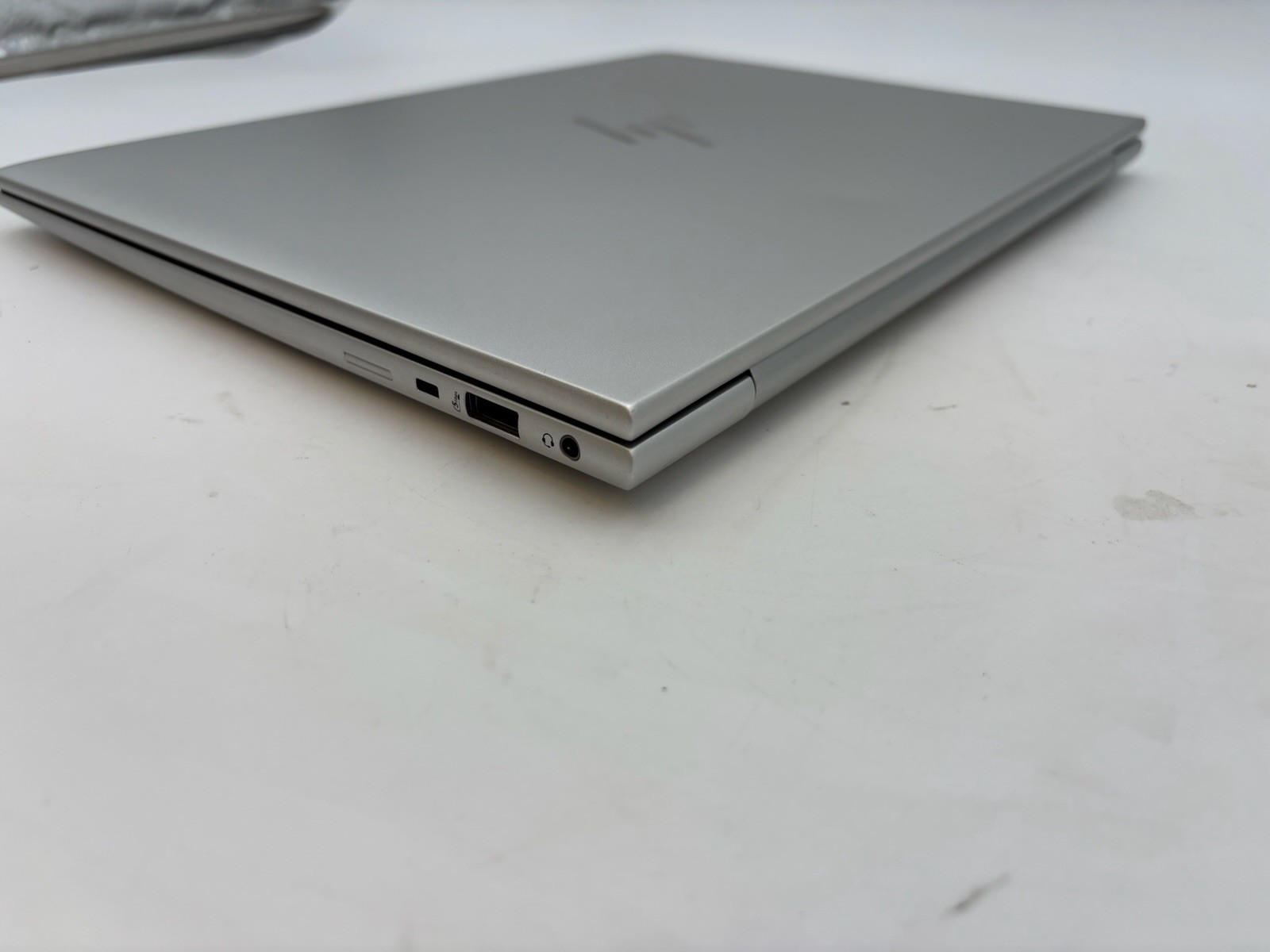 HP EliteBook 840 14″ G11 512 GB SSD 32 GB RAM Ultra 5 135U Windows 11 Pro