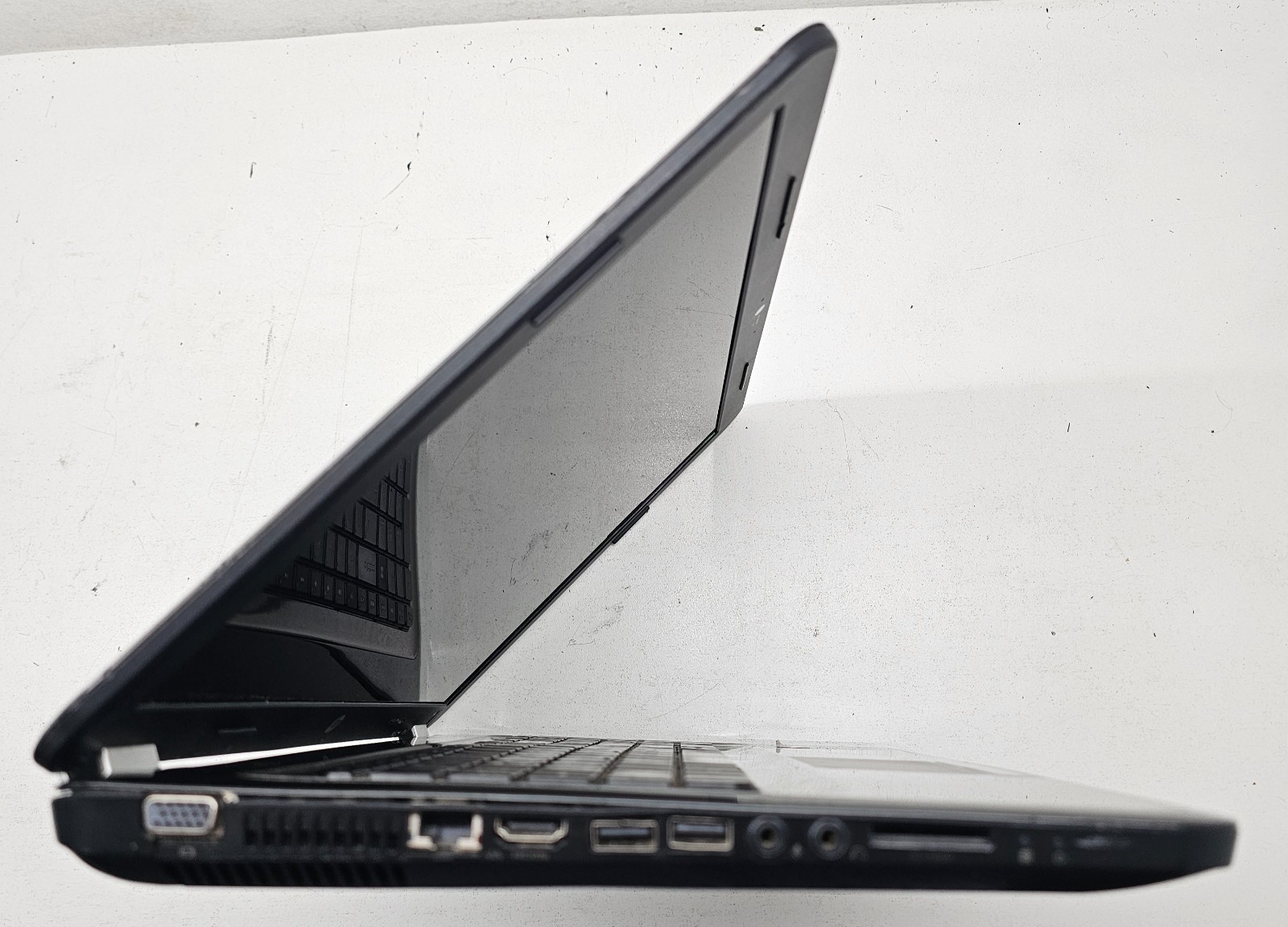 HP Pavilion G7-1167DX 17.3″ Laptop AMD Vision NO RAM/HD/OS/POWER (FL)