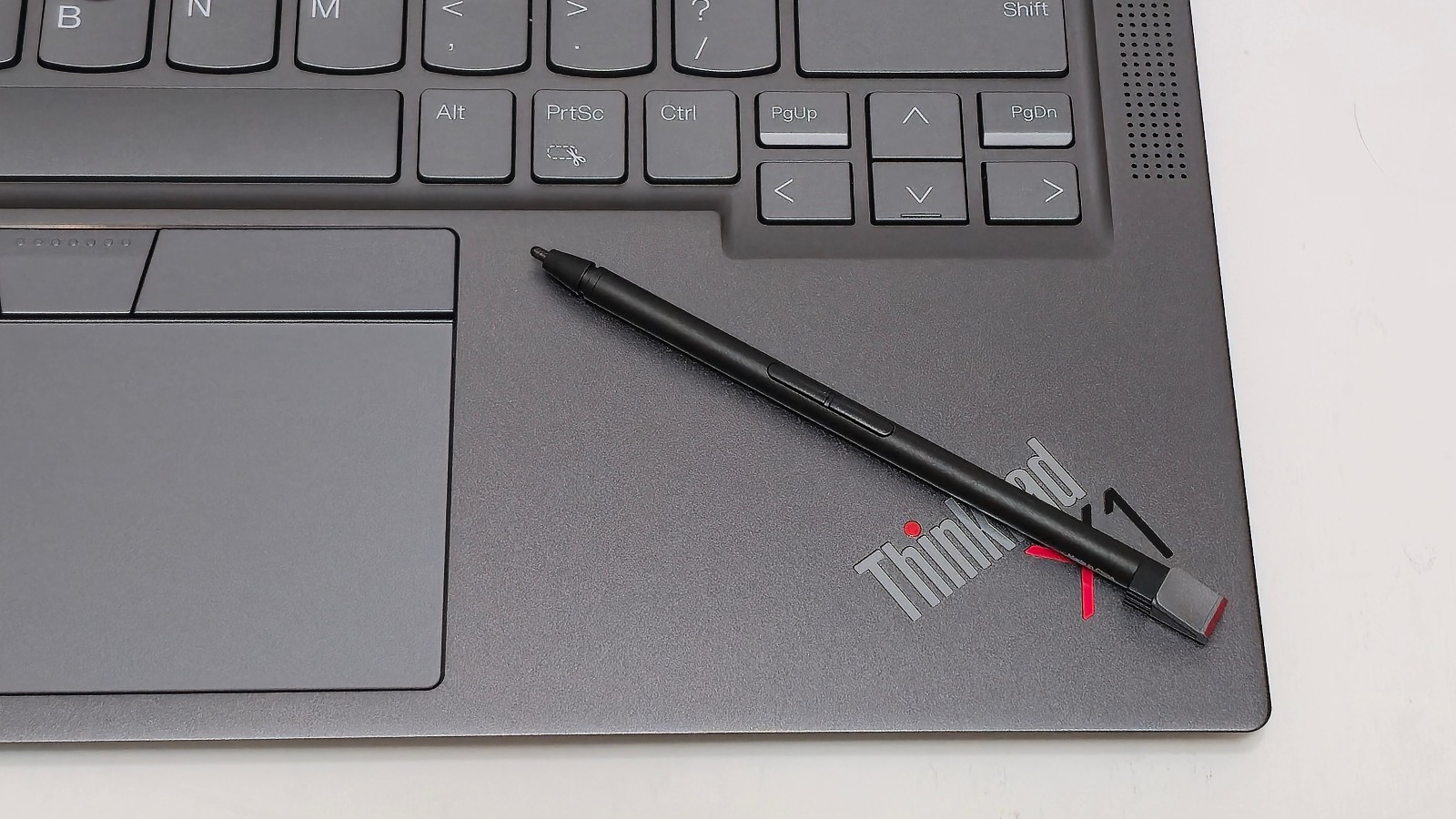 Lenovo ThinkPad X1 Yoga Gen 8 (i7-1365U CPU, 32 GB RAM 1 TB SSD) 14″ UHD Touch