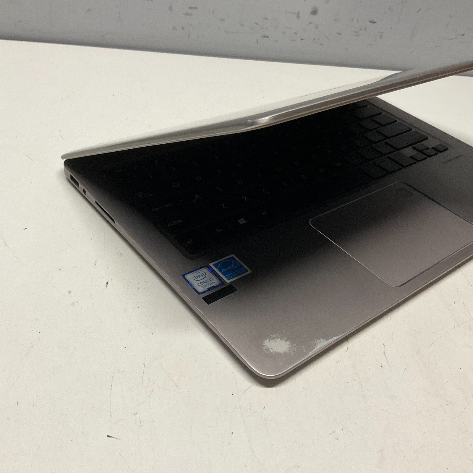 ASUS Notebook UX330UAK 13.3″ Laptop i5-7200U @ 2.50 GHz 8GB 128GB SSD Win 10 Pro