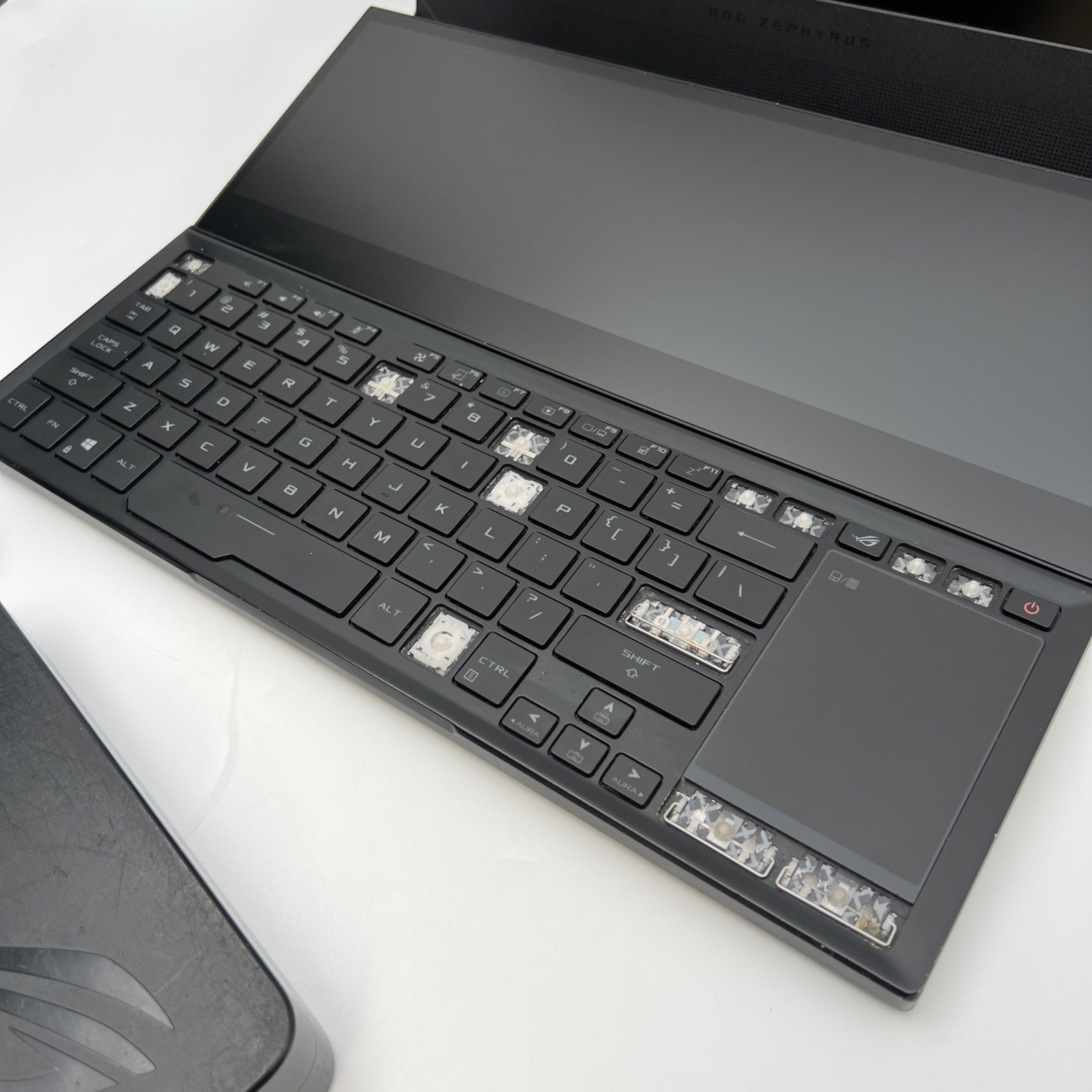 Asus ROG Zephyrus Duo 15 SE FHD TOUCH Ryzen 9 5900HX 32GB RAM 1TB RTX 3080 READ
