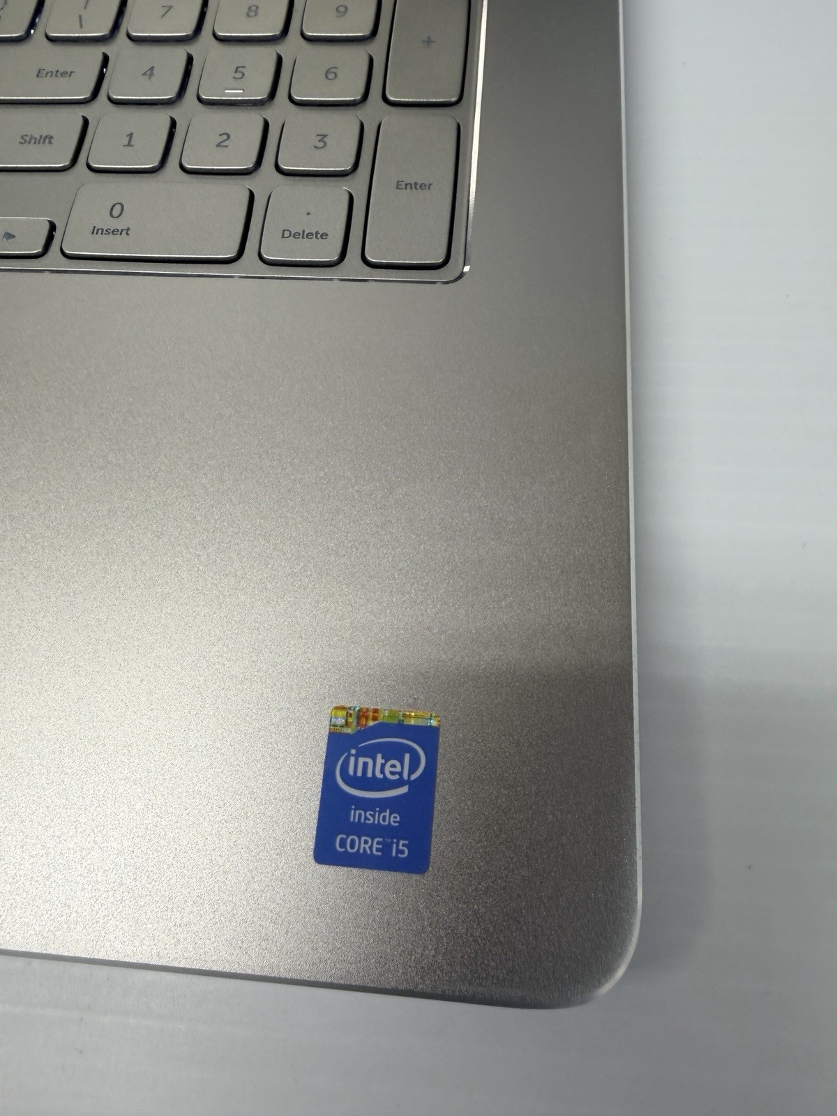 Dell Inspiron 17 7737 – Intel i5-4200U | 8GB RAM | 256GB SSD | 17.3″ | Win10