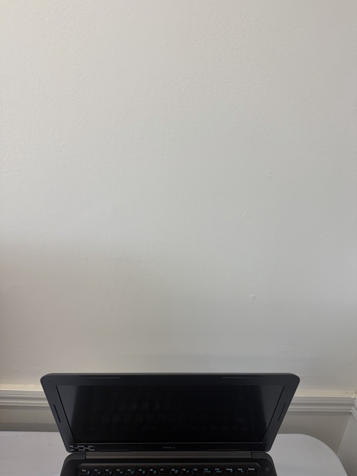 Dell Latitude 3380 Laptop – Good Screen – Intel i3-6006U – RAM 4 GB – Read Des