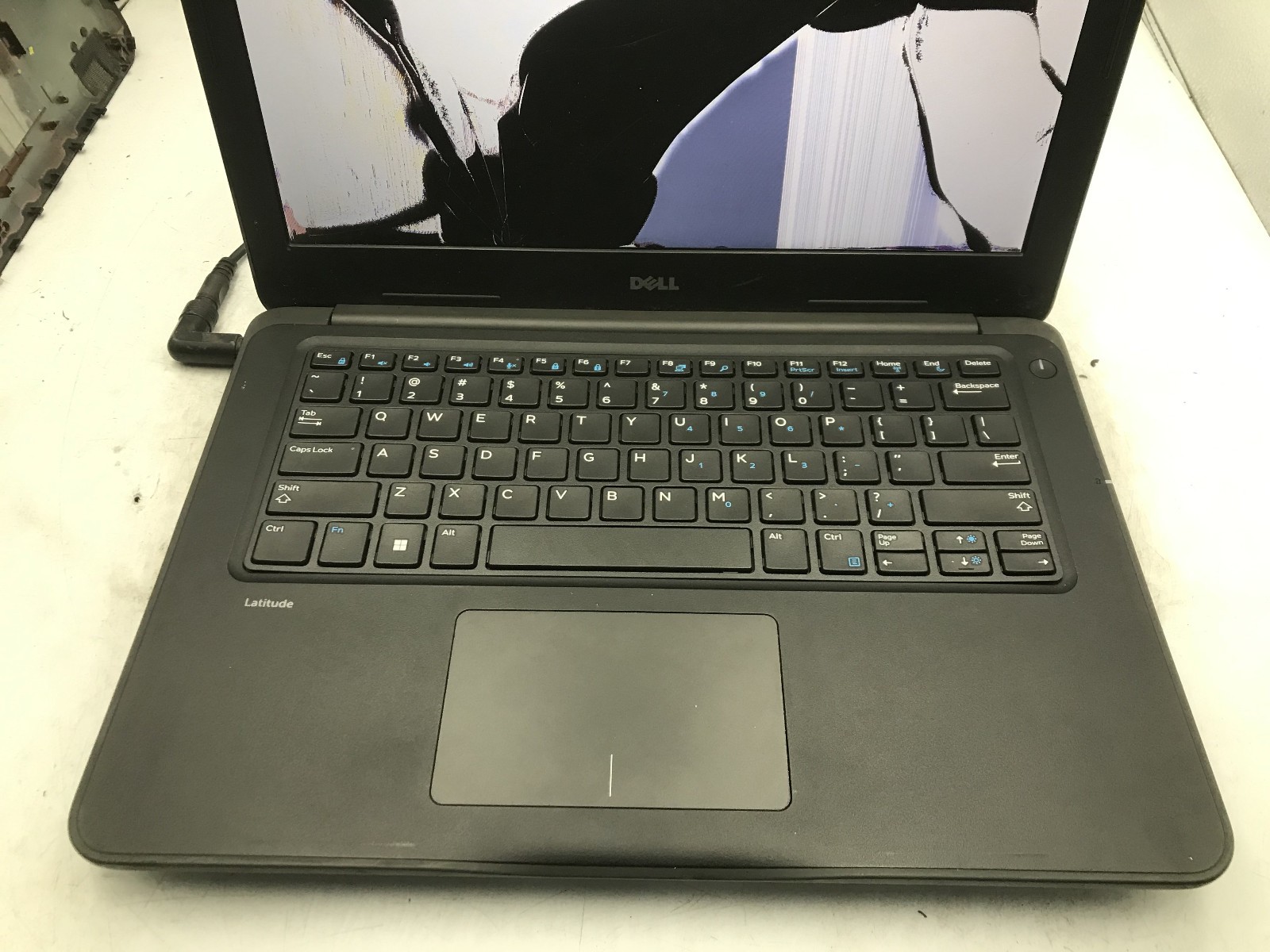 DELL LATITUDE 3380 – FOR PARTS/BROKEN LCD – INTEL I5 3RD GEN – NO RAM – READ -BB