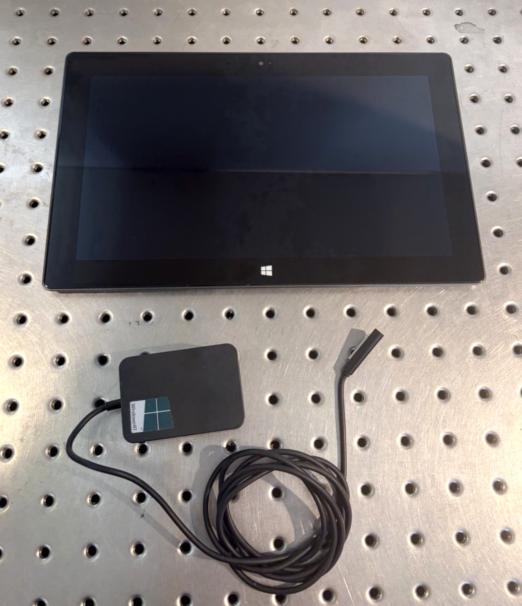 Microsoft Surface RT 64GB 10.6″ Tablet Model 1516 Windows RT 8.1 w/ Charger