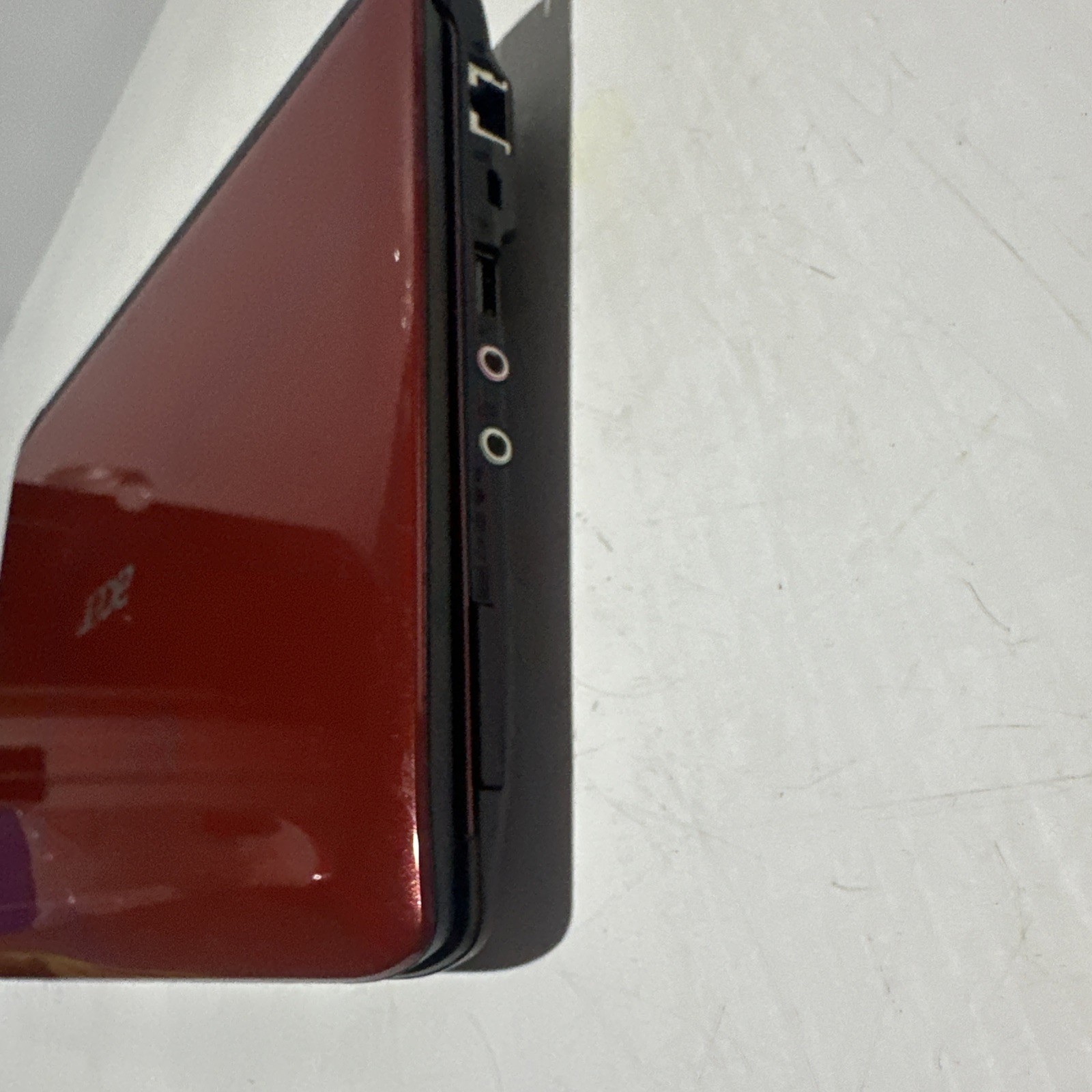 Acer Aspire One 10.1″ Laptop Intel Atom N450 1gb Ram No Drives Boots Bios