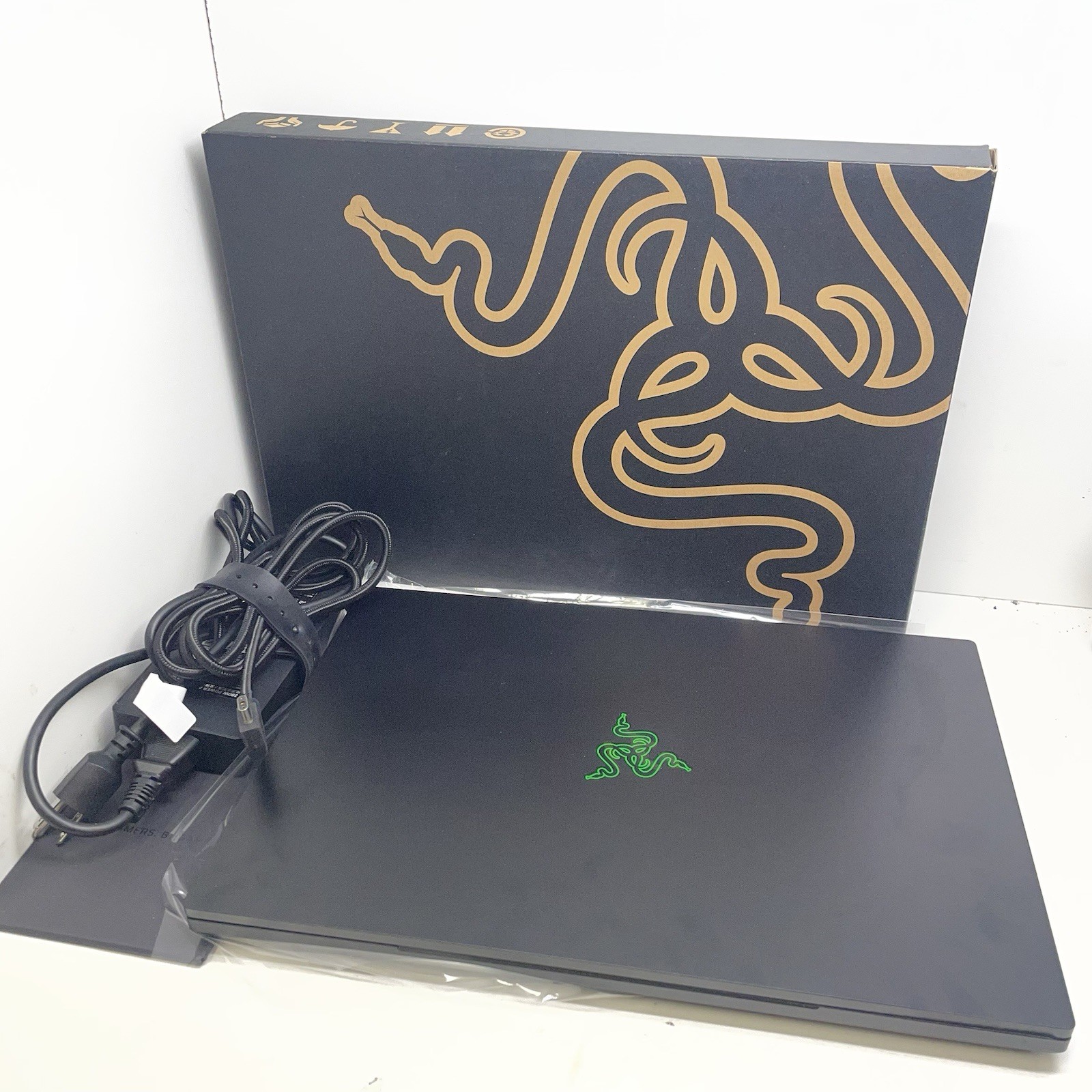 Razer Blade 16″(1TB SSD, Intel Core i9-13950HX, 2.20GHz, 32GB, NVIDIA 4070