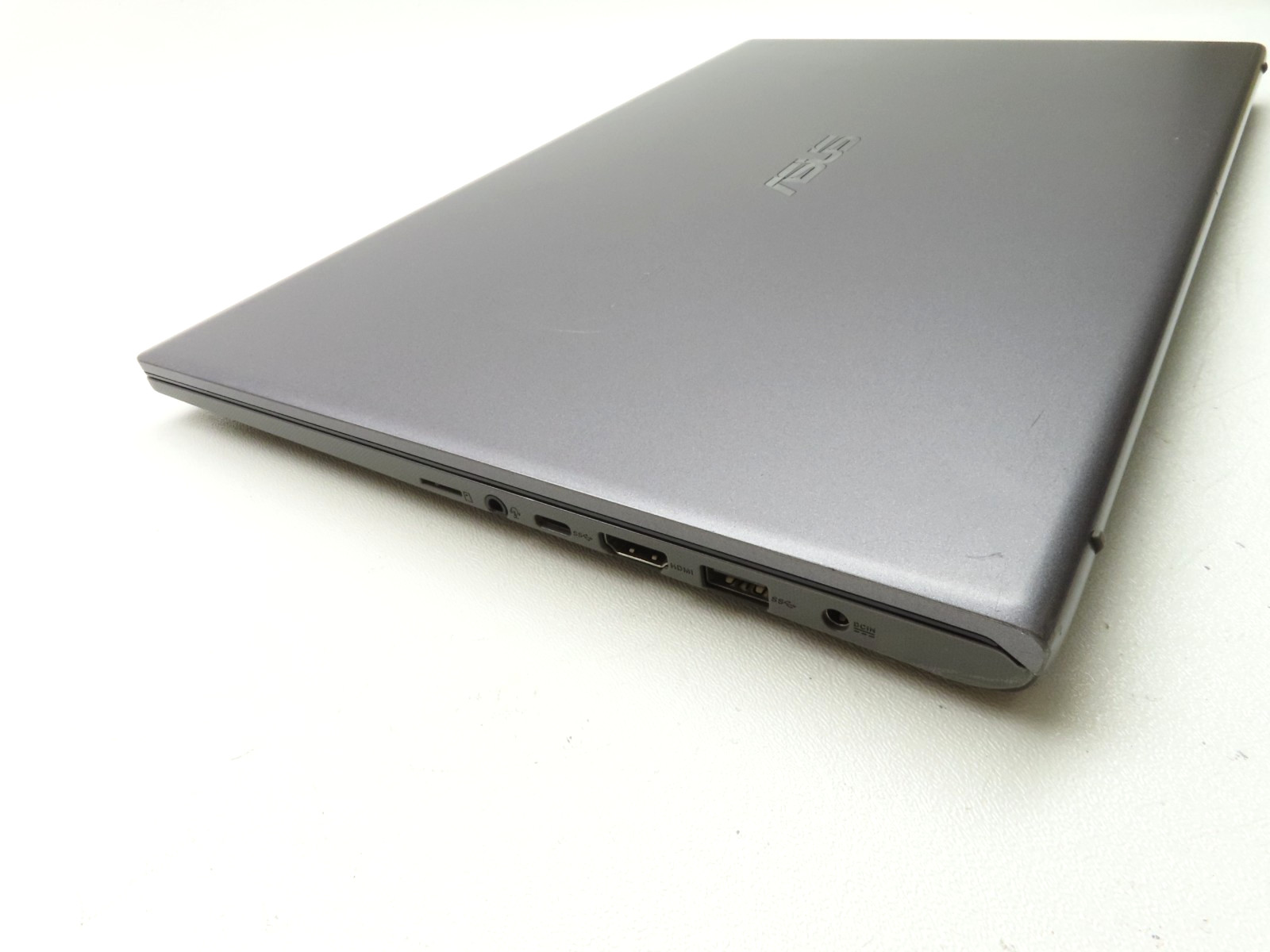 ASUS VivoBook 15 F512D 15.6″ AMD Ryzen 3 3200U 2.6GHz 12GB RAM 512GB SSD