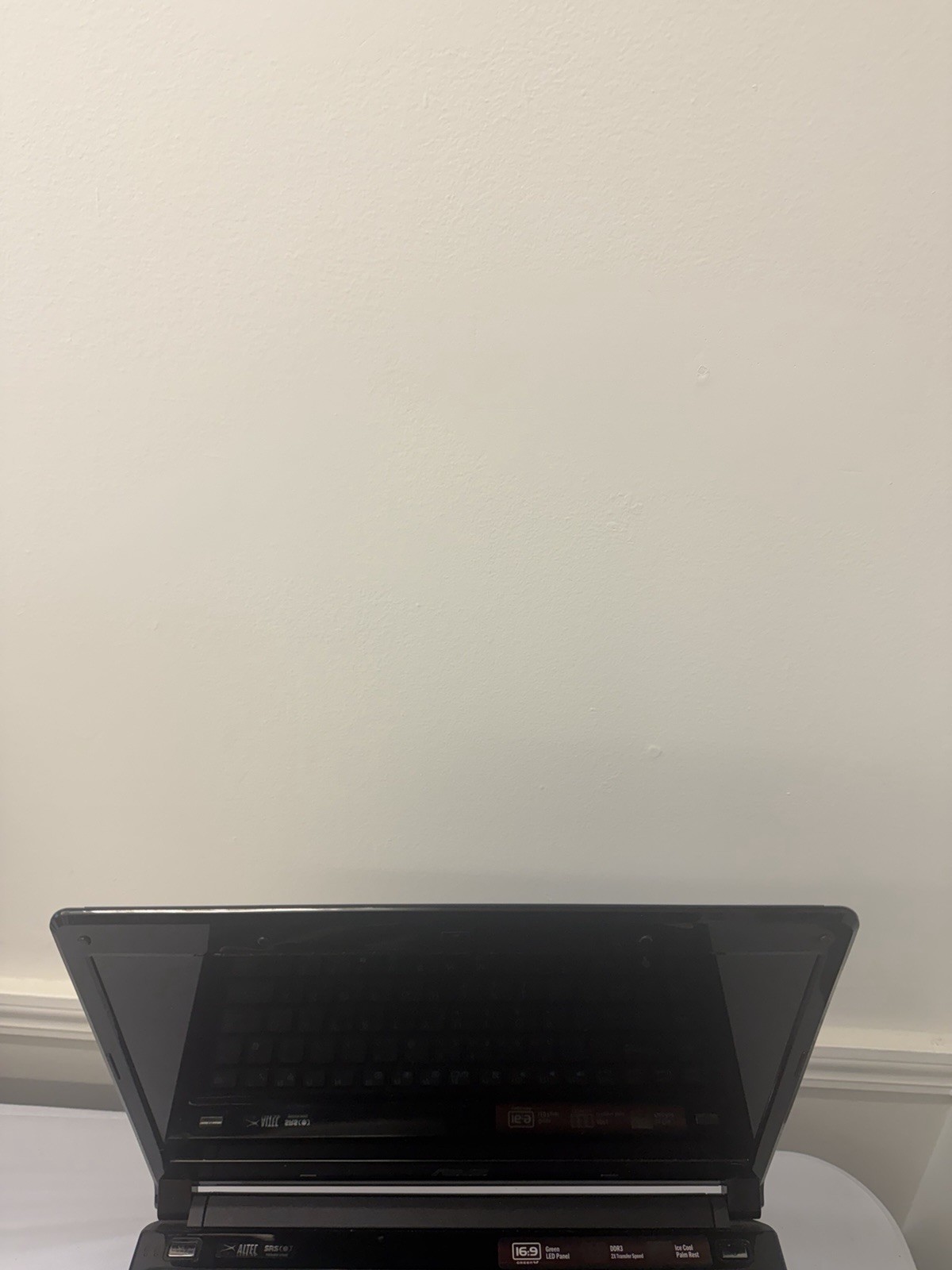 Asus UL80A Laptop – Good Screen – Intel Duo U7300 – Read Des