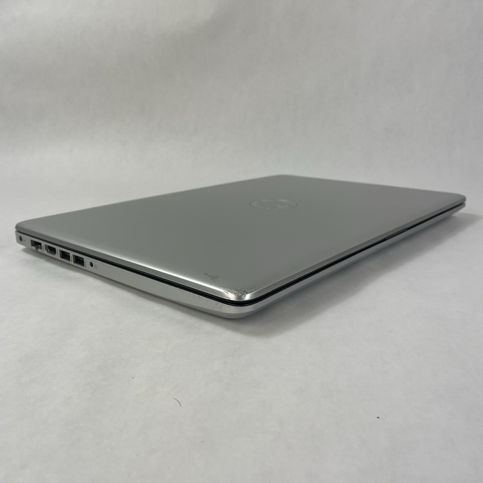 HP 15-da0073ms 15.6″ i5-7200U 2.50 GHz 8 GB RAM No SSD/OS/Battery – Bad Bottom