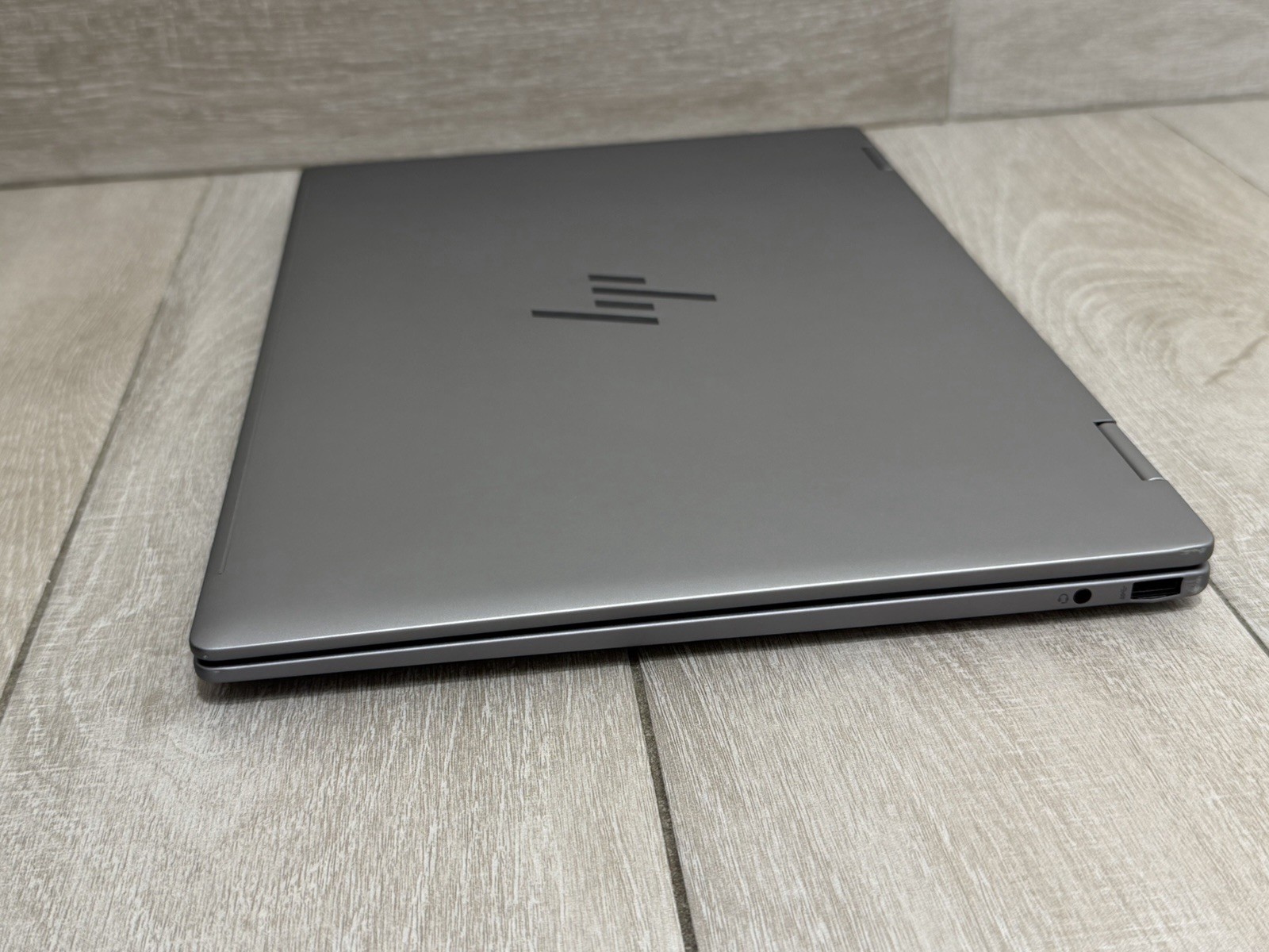 HP Envy x360 2-in-1 16-ad0013dx 16″ Touch Ryzen 5 8640HS 8GB RAM 512GB SSD