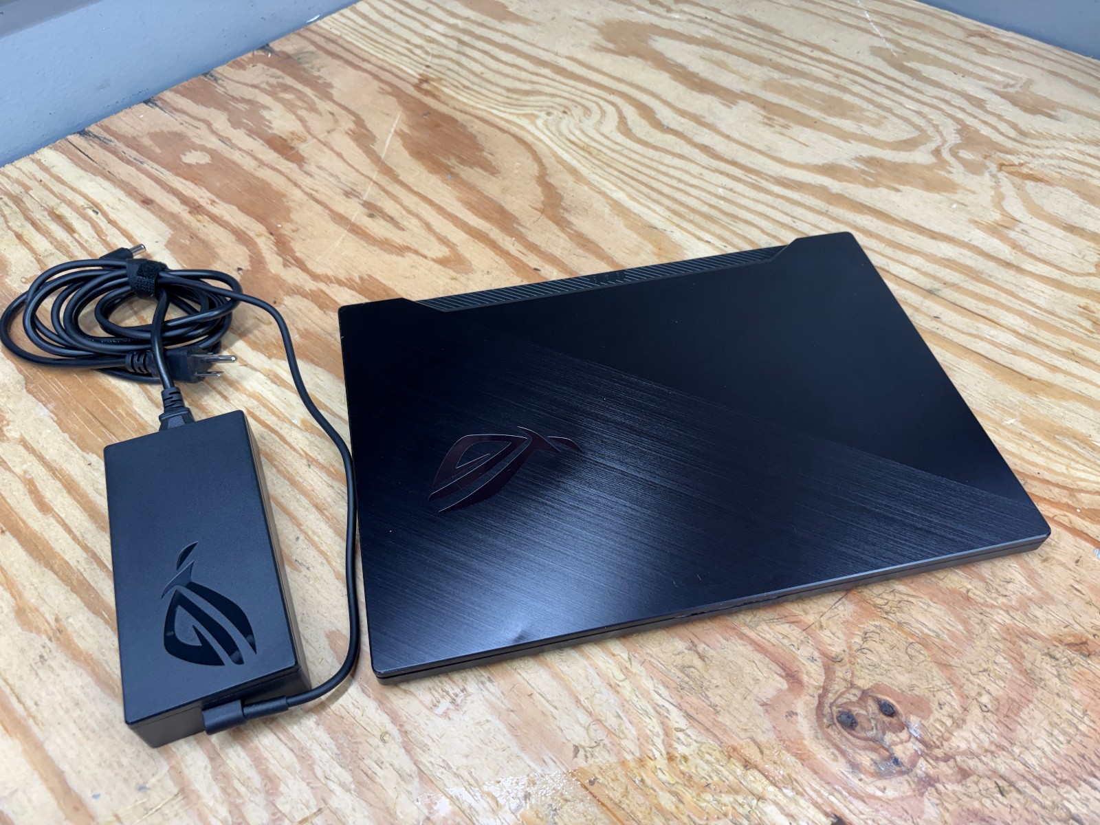ASUS ROG Zephyrus G GA502DU 15.6 Ryzen 7 3750H GTX 1660Ti 16GB 512GB SSD Win11